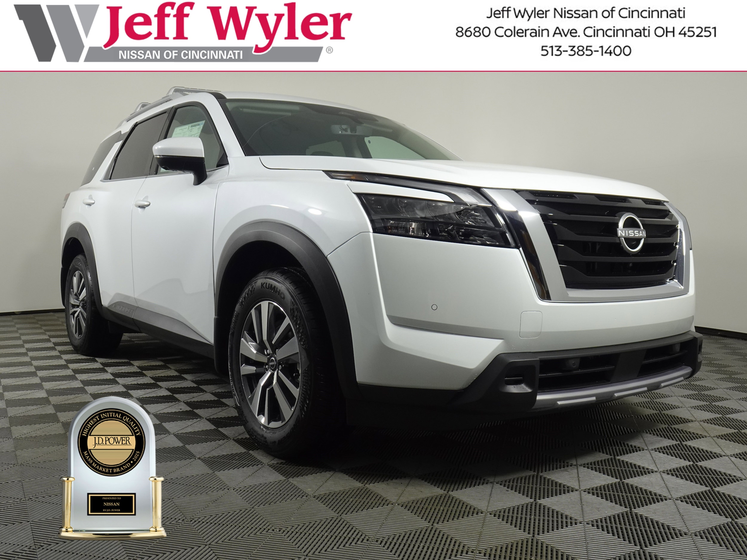 2025 Nissan Pathfinder SL's photo