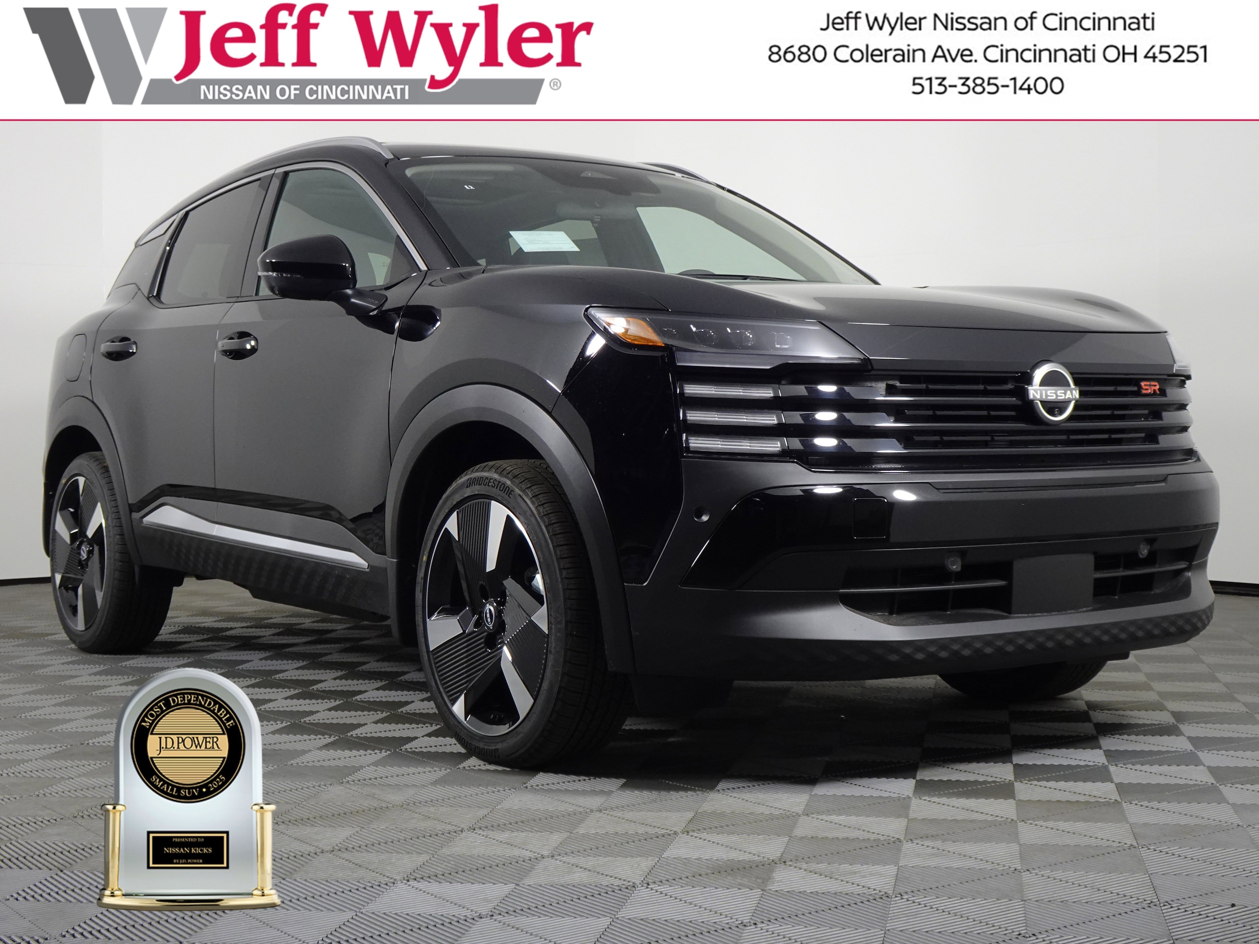 2025 Nissan Kicks SR AWD's photo