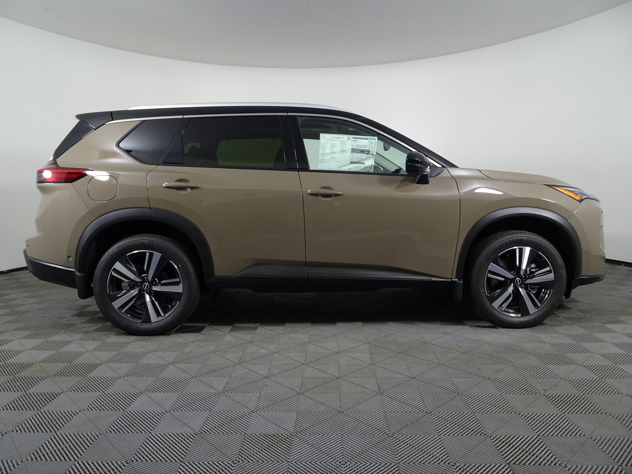 2025 Nissan Rogue SL photo 2