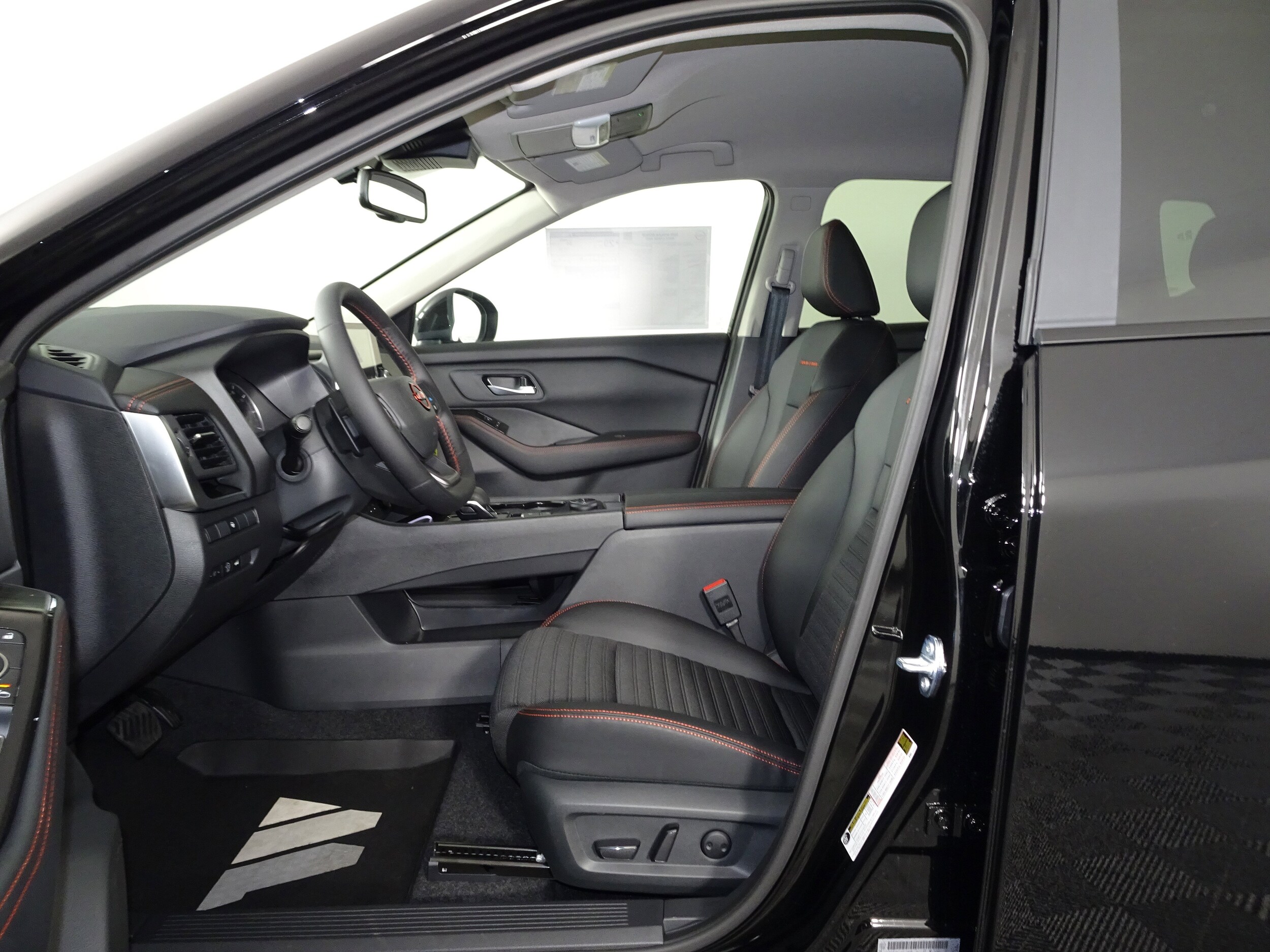 2026 Nissan Rogue SV photo 4