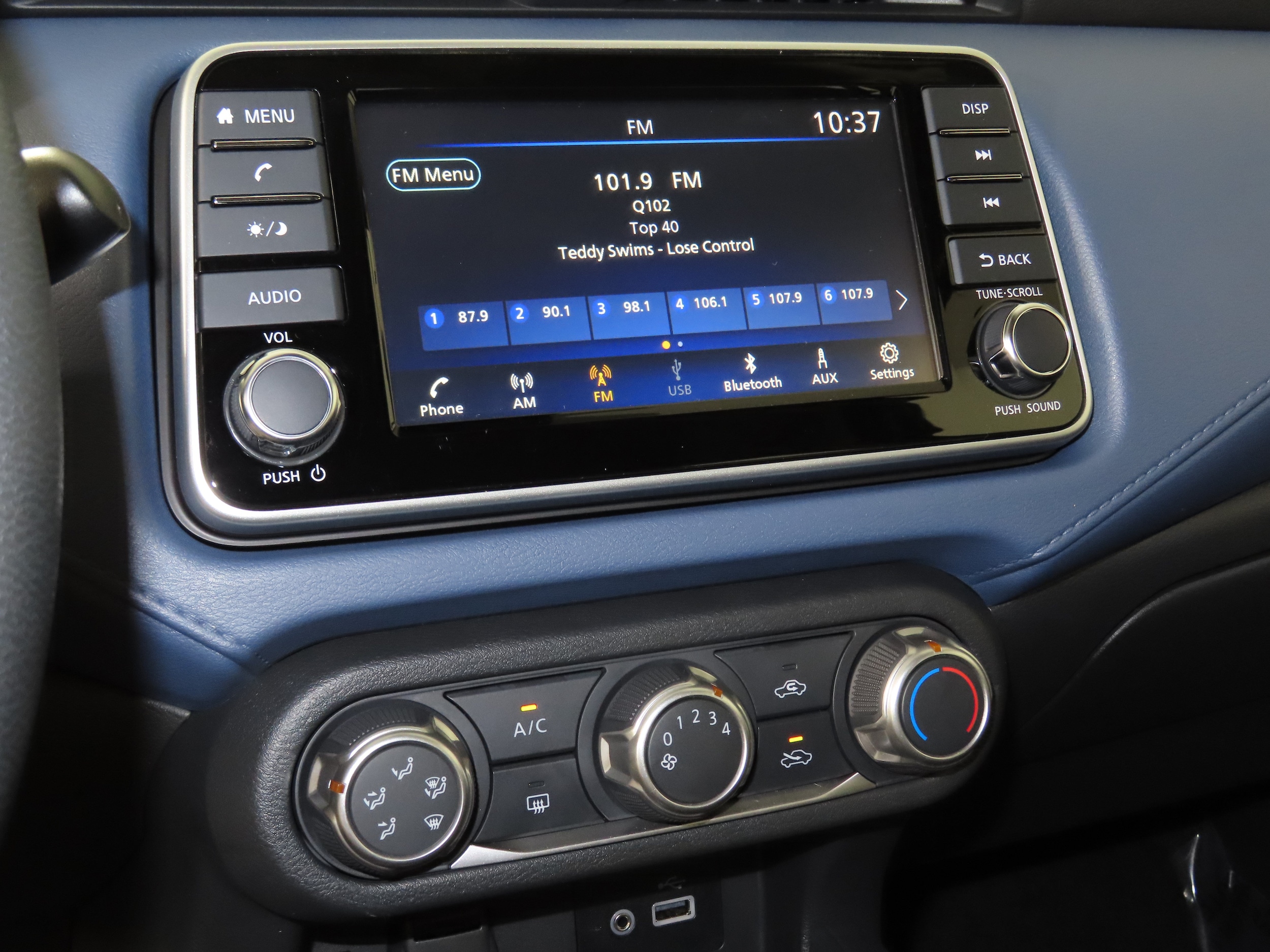 2025 Nissan Versa Sedan SV - Photo 22