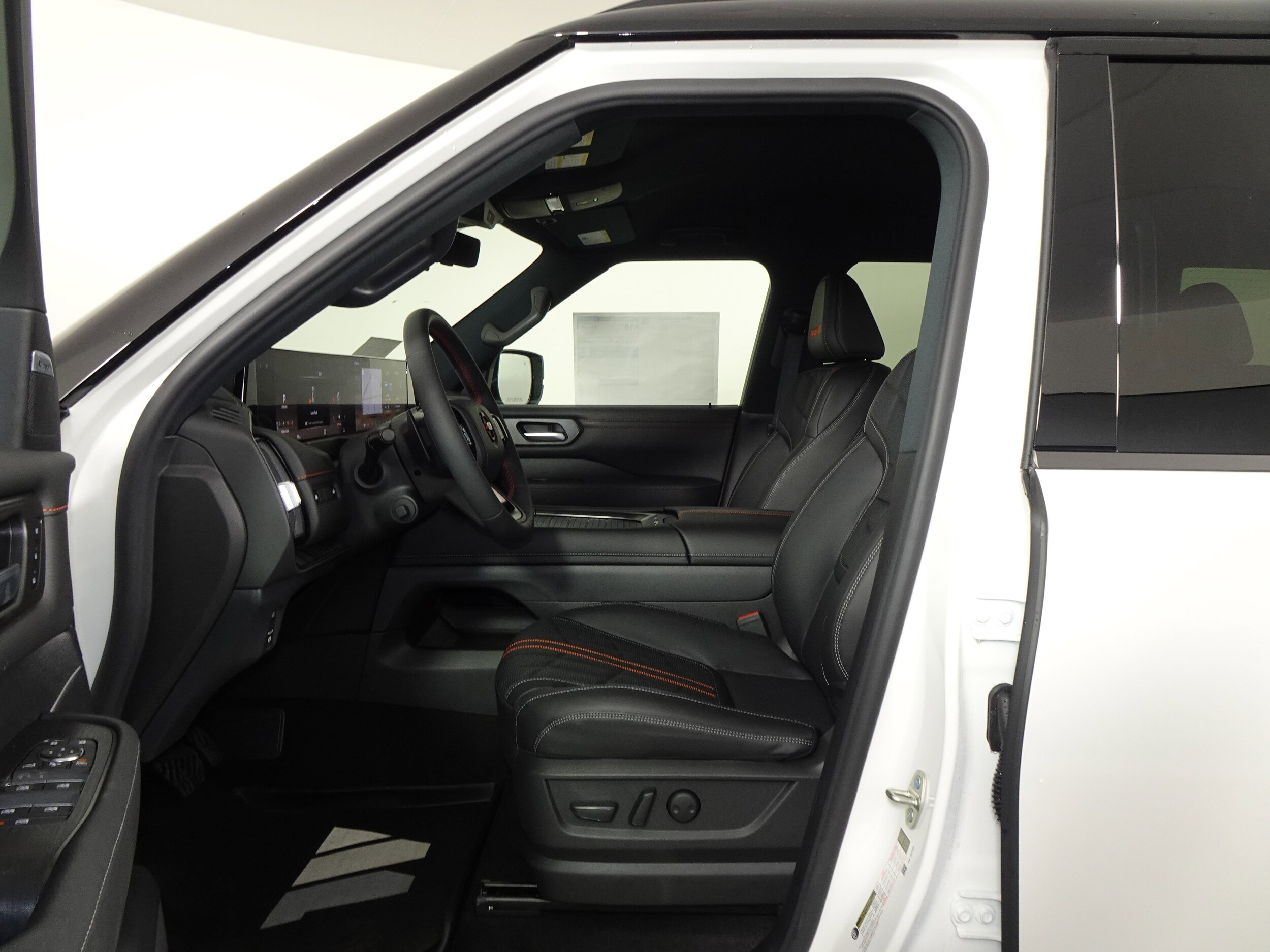 2025 Nissan Armada photo 4