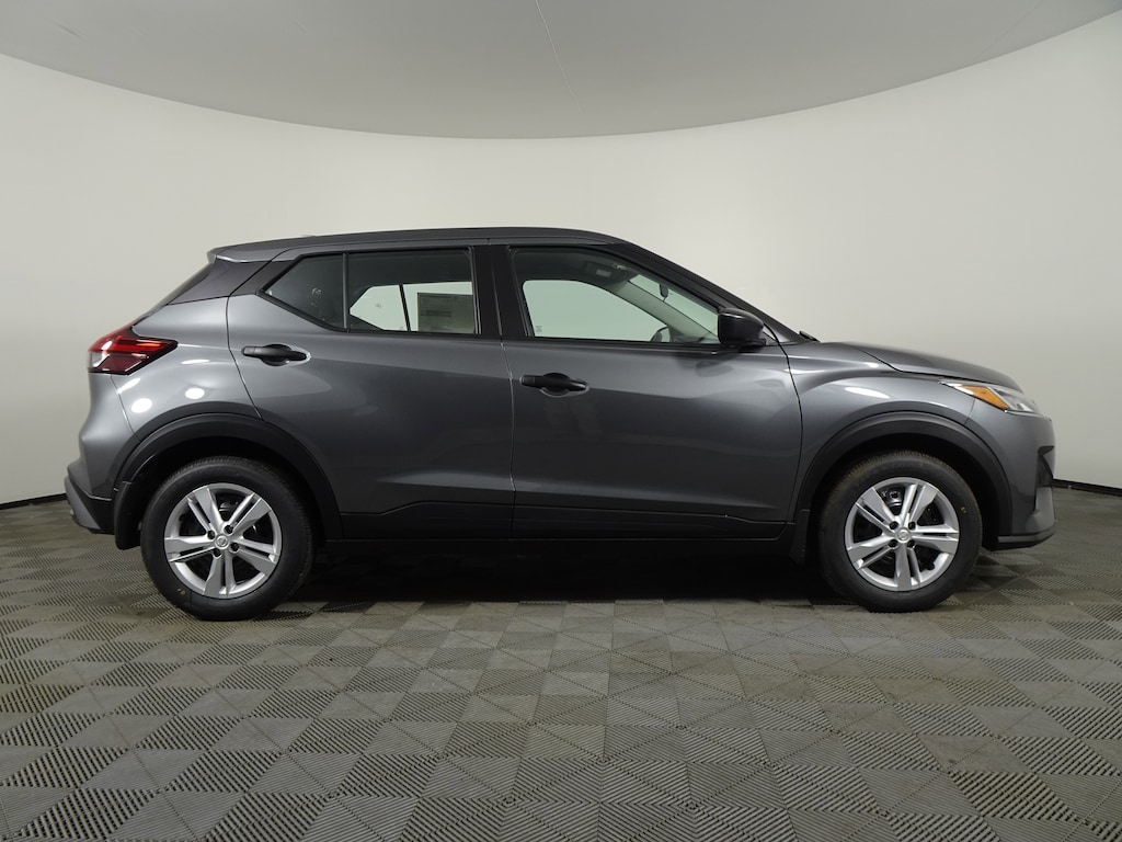 New 2025 Nissan Kicks Play S SUV