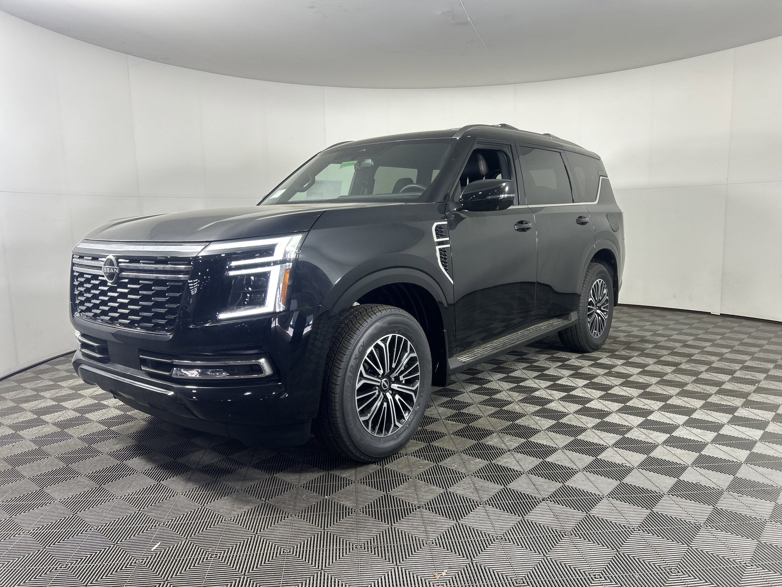 2025 Nissan Armada SL photo 3