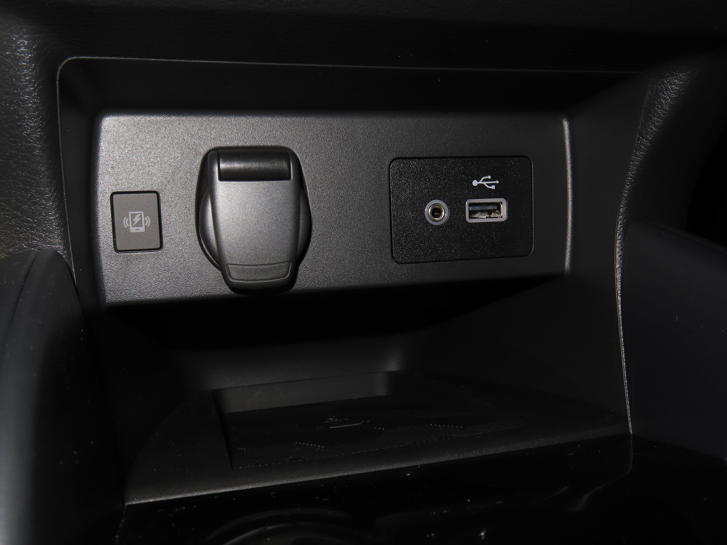 2025 Nissan Versa Sedan SV - Photo 27