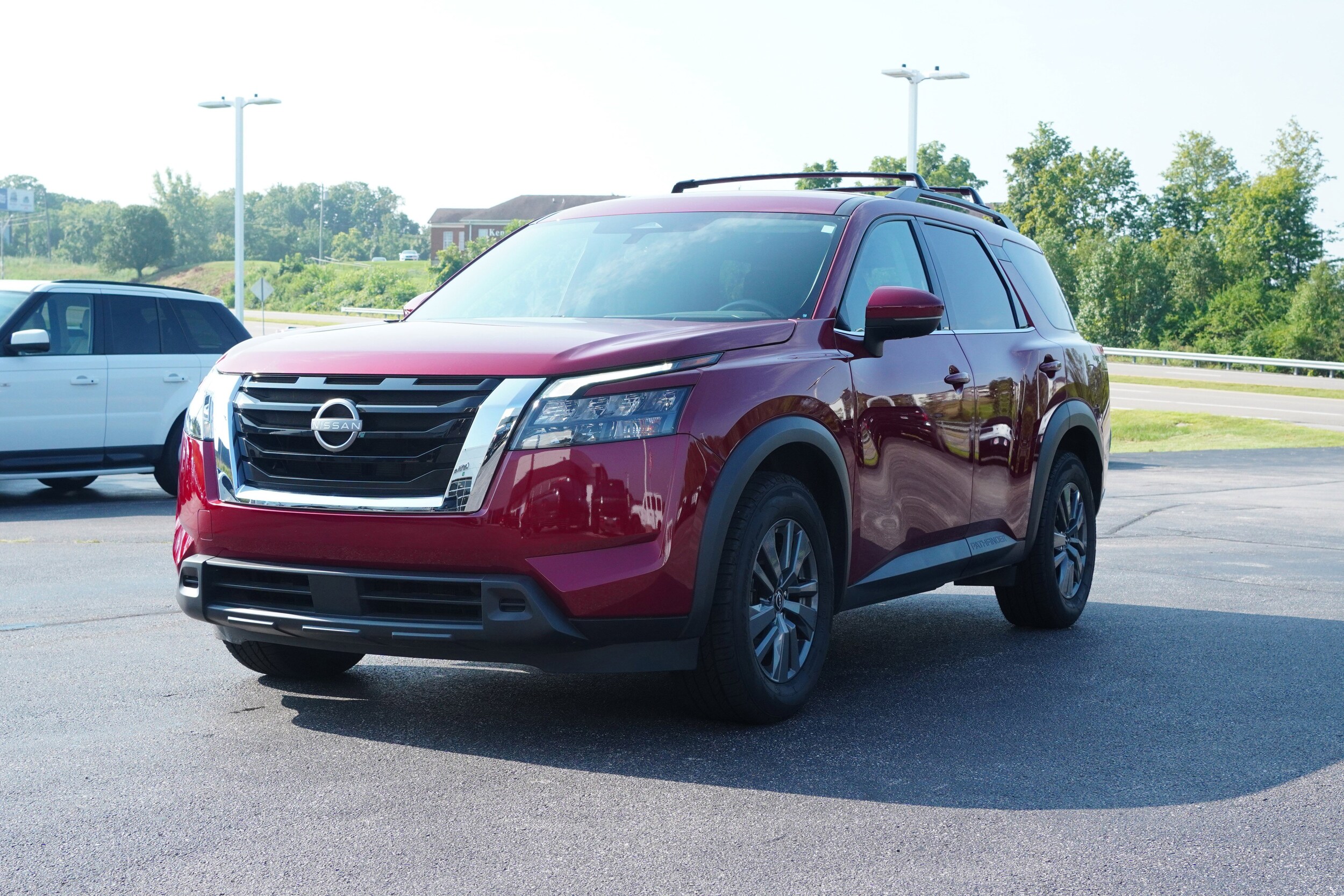 2023 Nissan Pathfinder SV photo 3