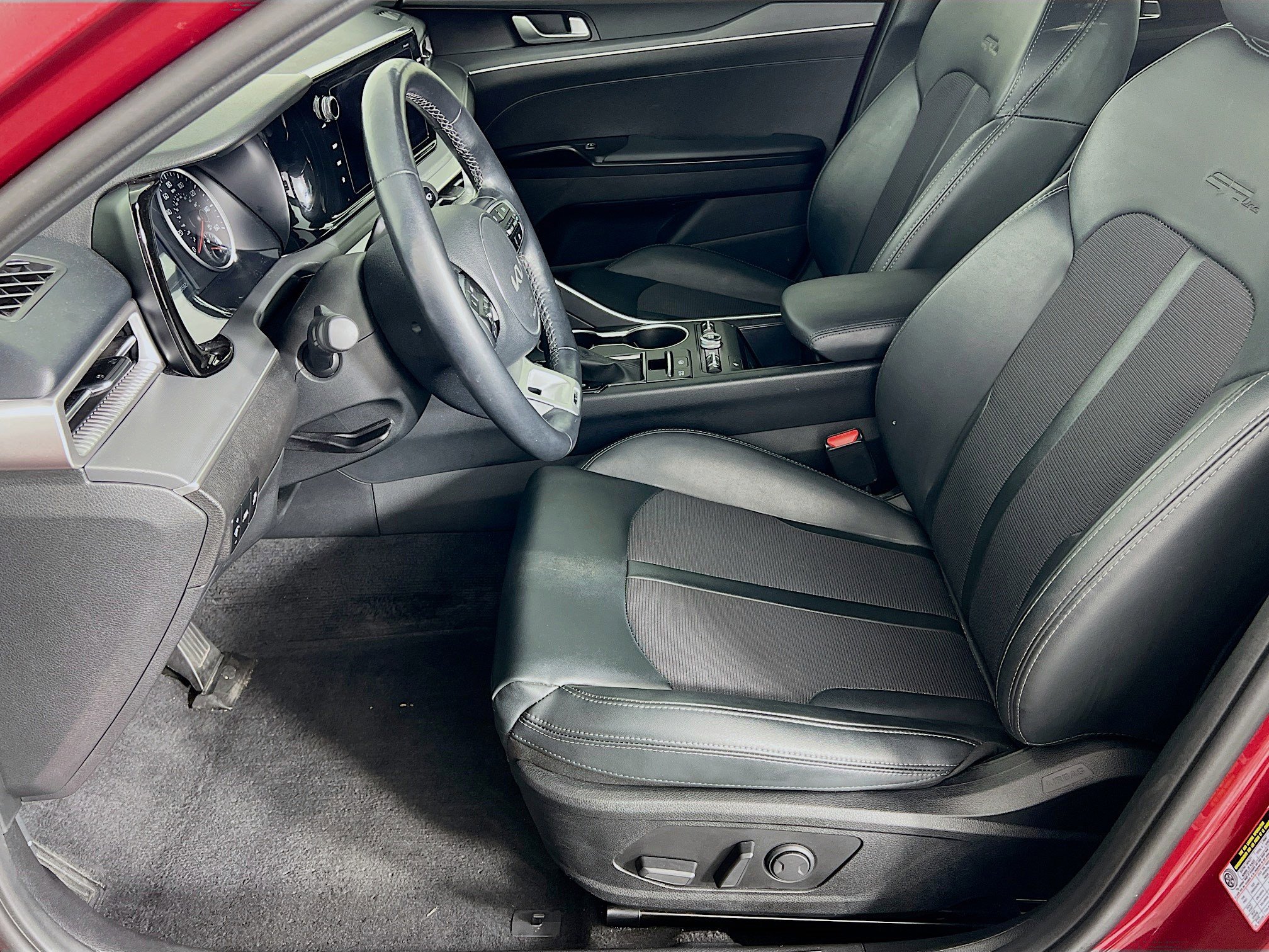 2024 Kia K5 GT-Line photo 3