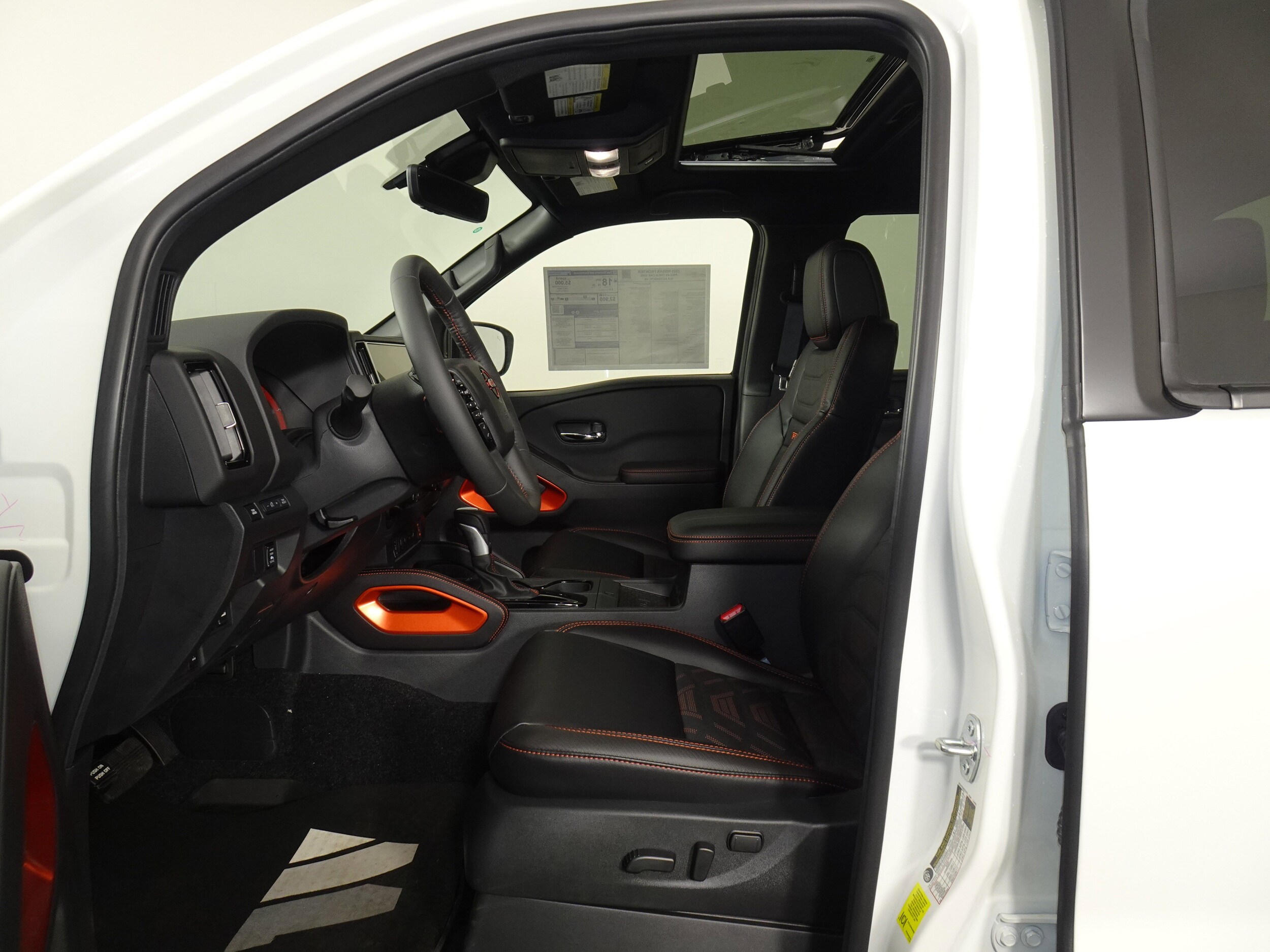 2025 Nissan Frontier PRO-4X photo 4