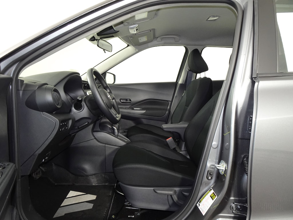 New 2025 Nissan Kicks Play S SUV