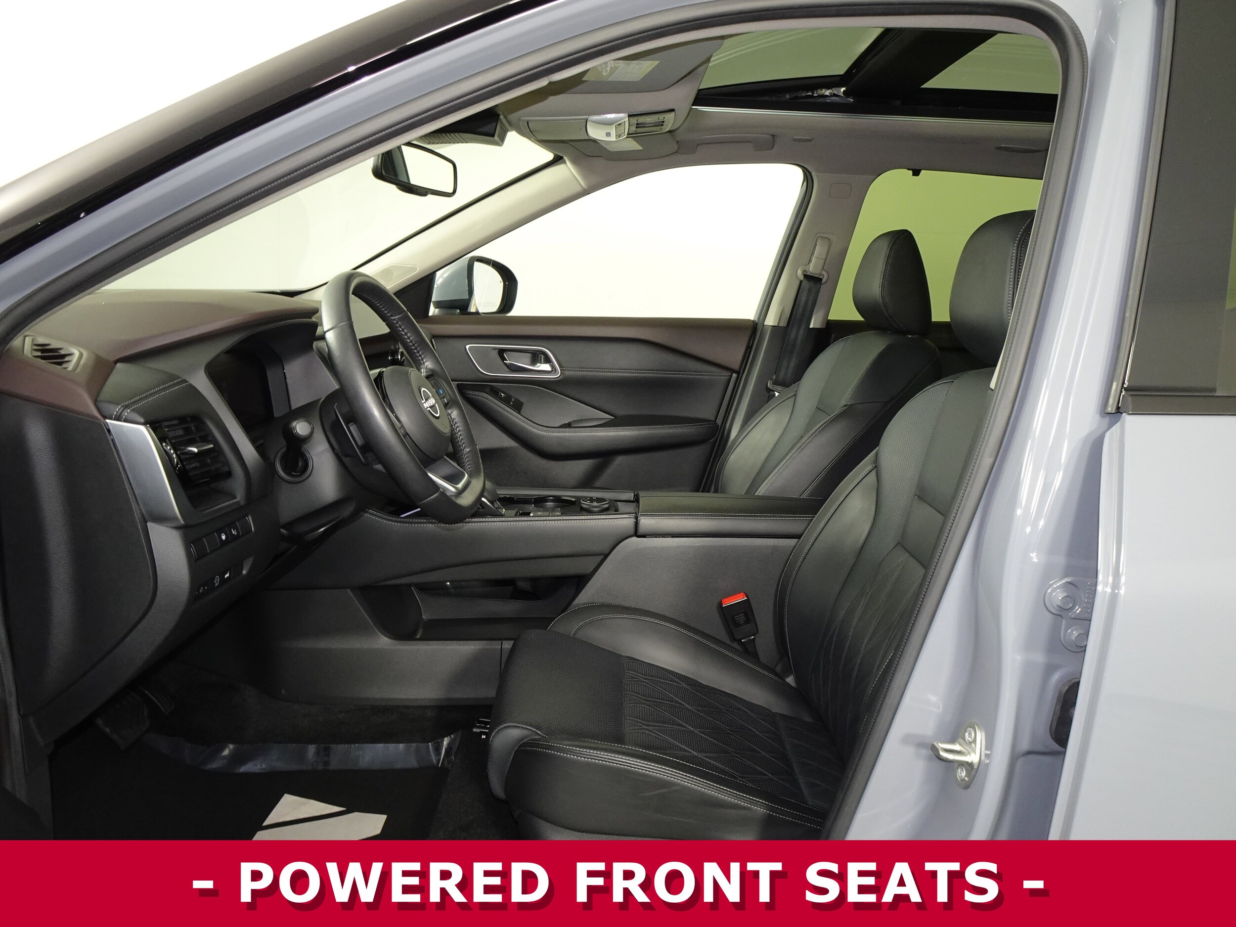 2023 Nissan Rogue Platinum photo 2