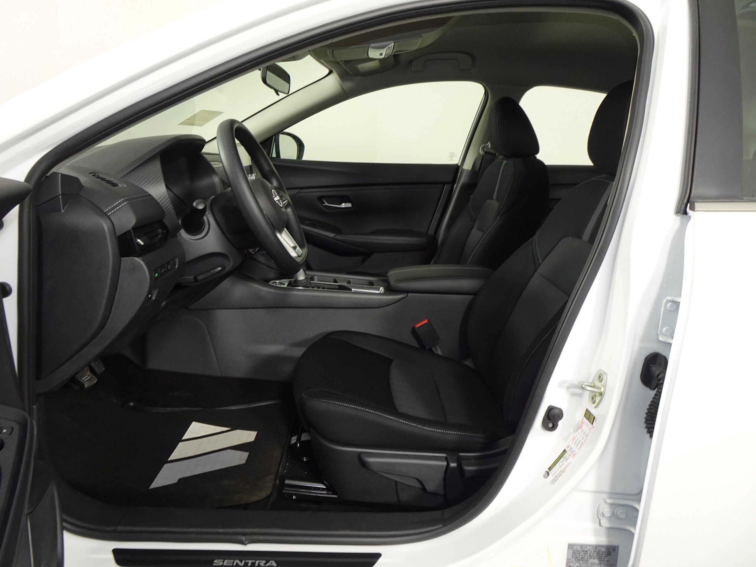 2025 Nissan Sentra SV photo 4