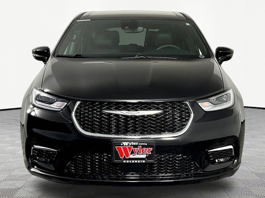 Used 2025 Chrysler Pacifica Select Minivan/Van