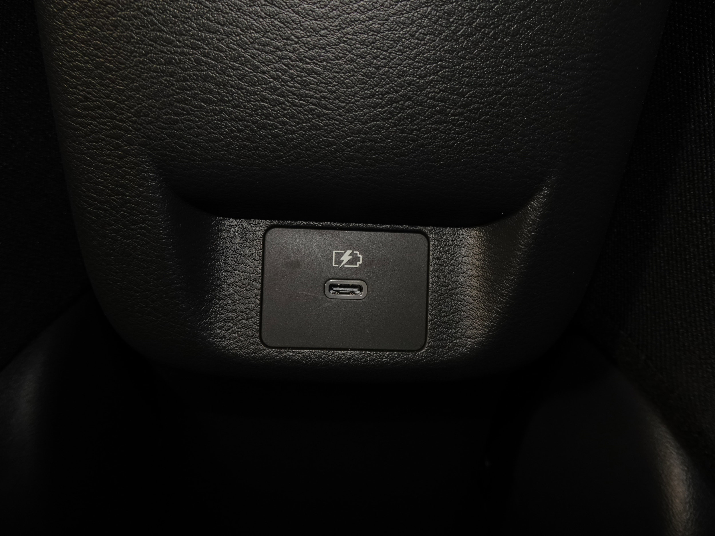 2025 Nissan Versa Sedan SV - Photo 28