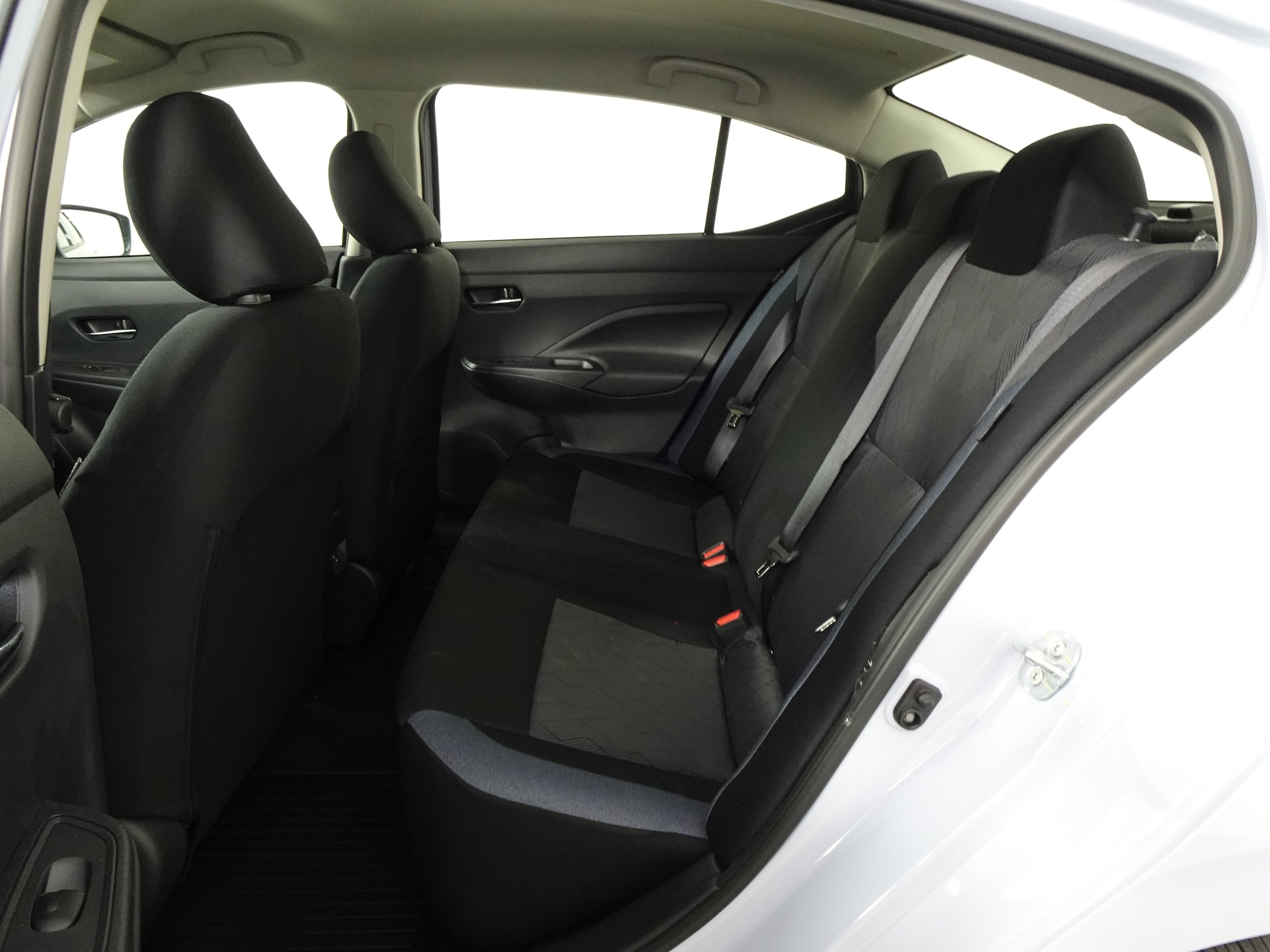 2025 Nissan Versa Sedan SV - Photo 7