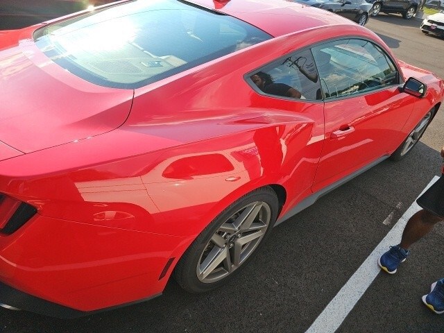 2024 Ford Mustang EcoBoost Premium photo 4