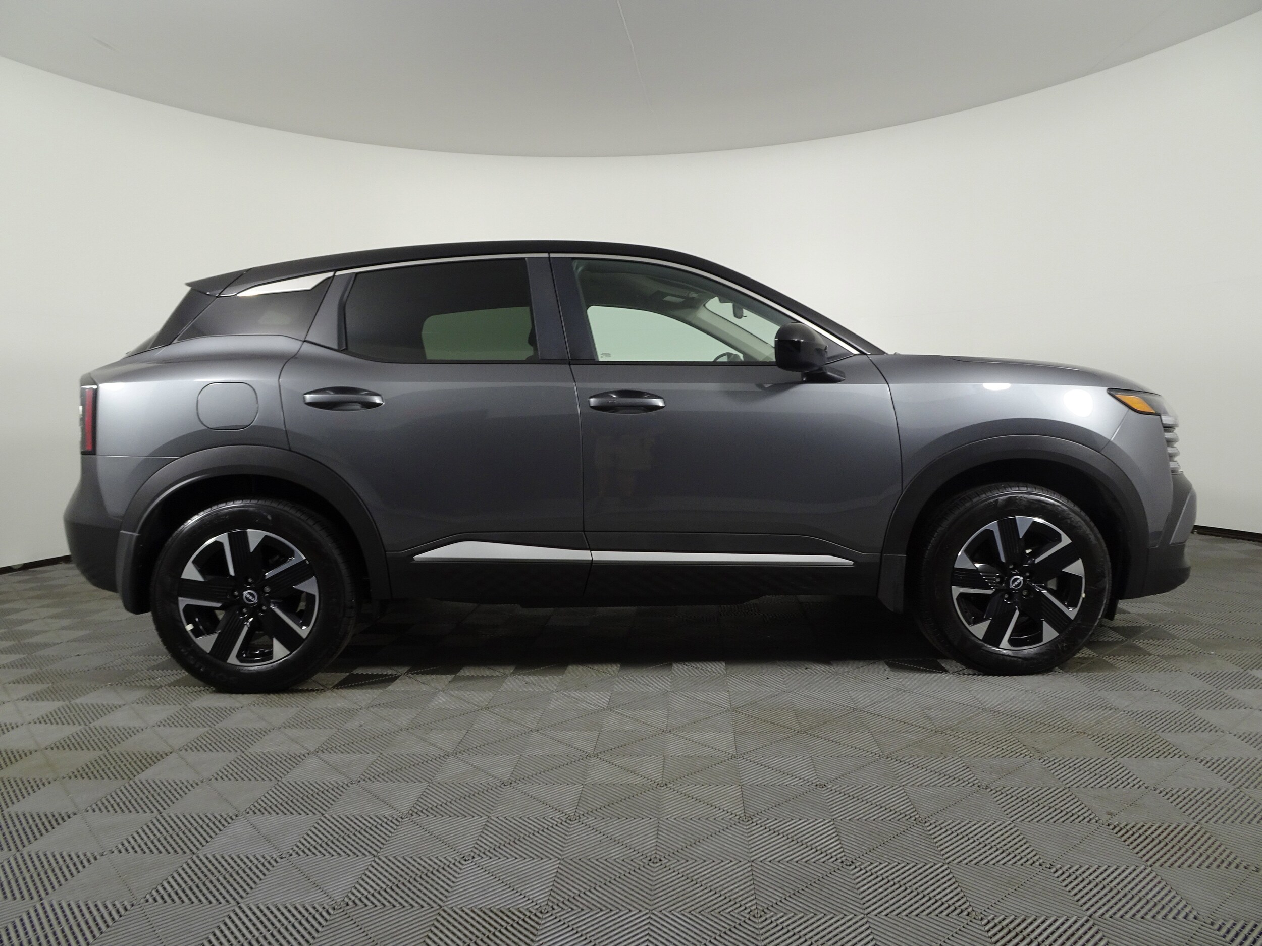 2025 Nissan Kicks SV photo 2