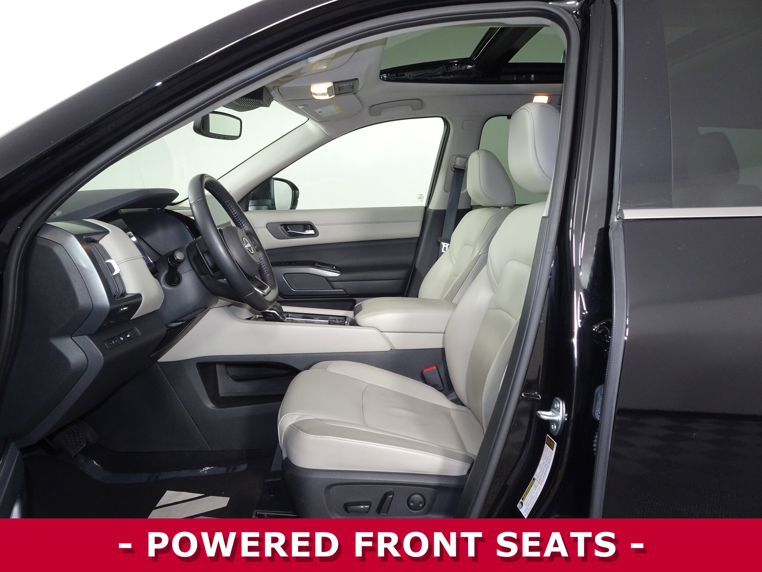 2022 Nissan Pathfinder SL photo 2