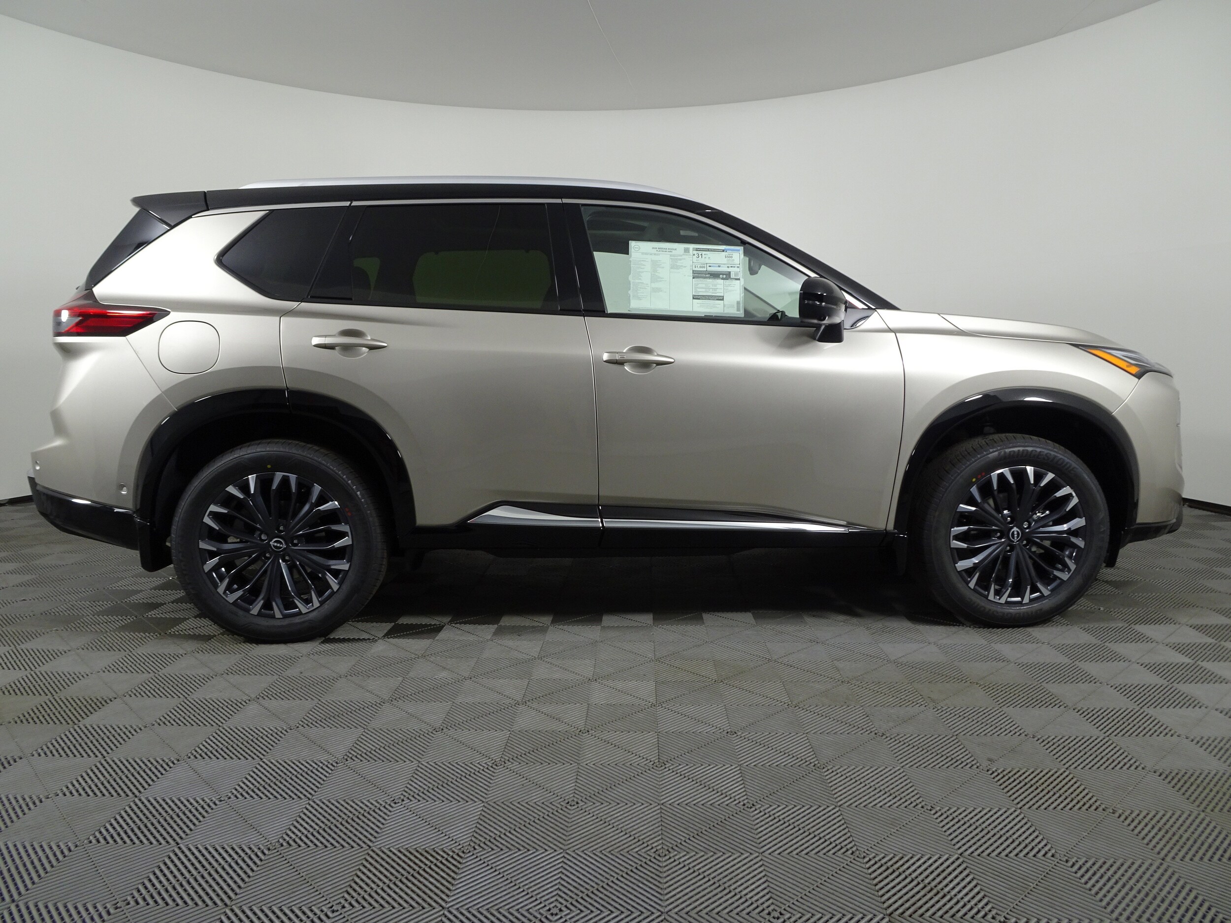 2026 Nissan Rogue Platinum photo 2