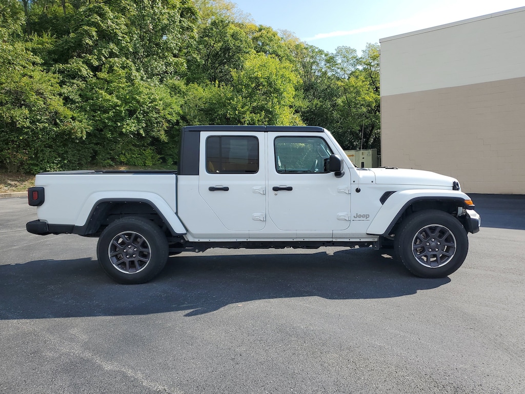 Used 2023 Jeep Gladiator Overland Truck