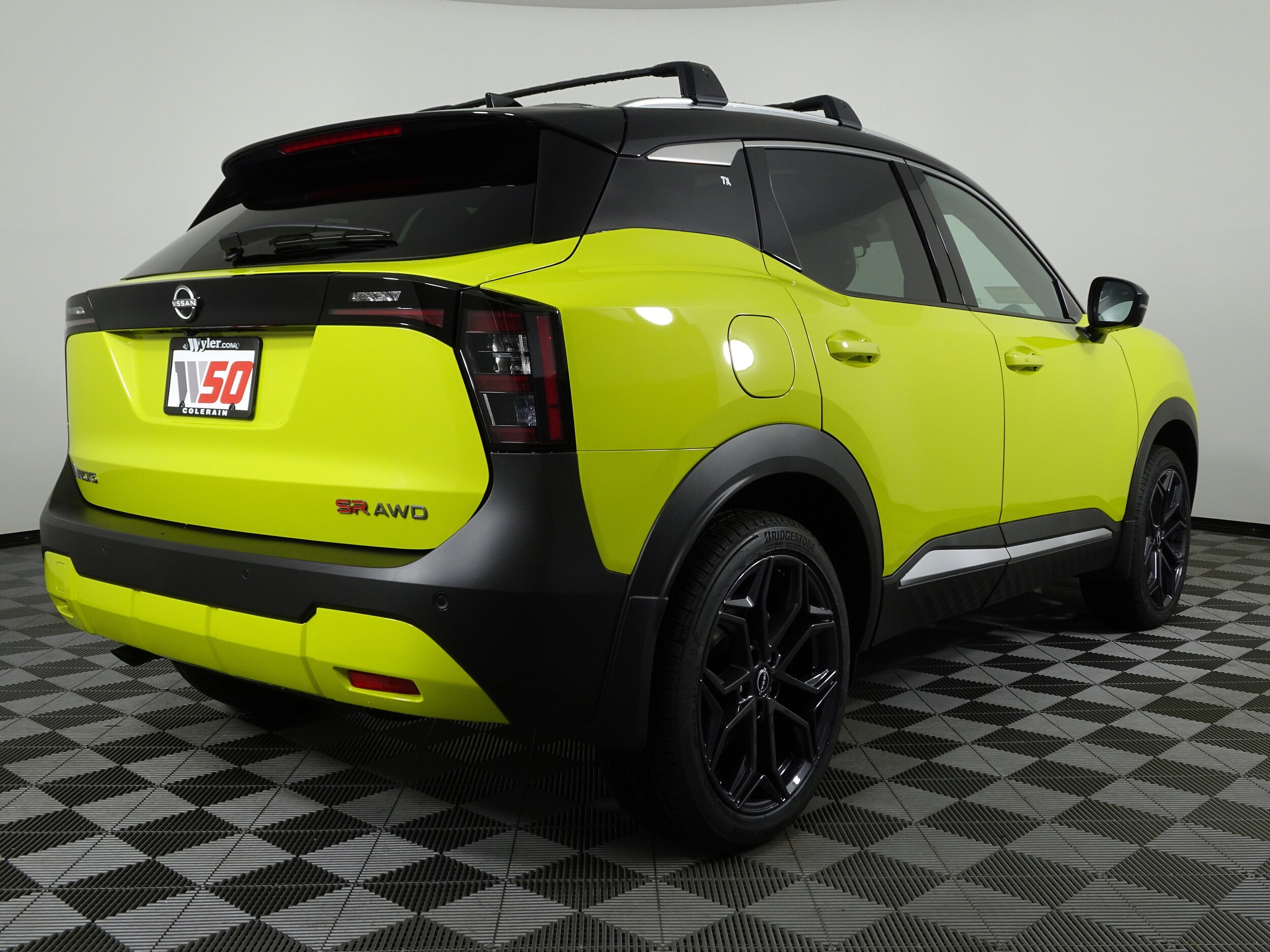 2026 Nissan Kicks SR photo 3