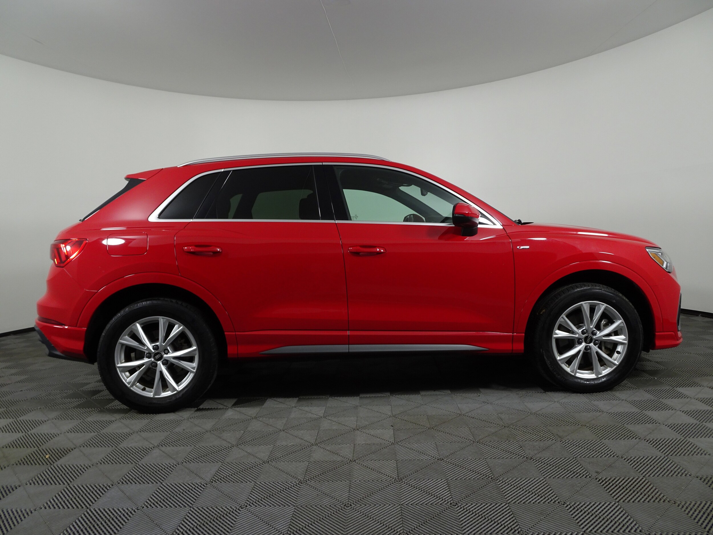 2024 Audi Q3 S line Premium photo 2