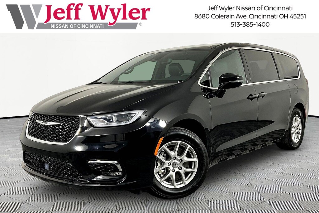 Used 2025 Chrysler Pacifica Select Minivan/Van