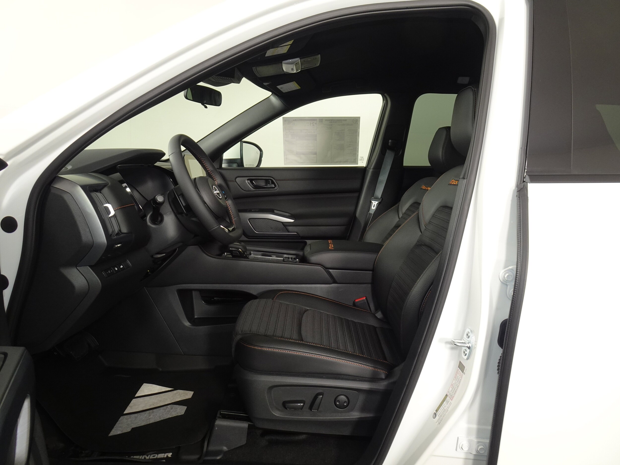 2025 Nissan Pathfinder Rock Creek photo 3