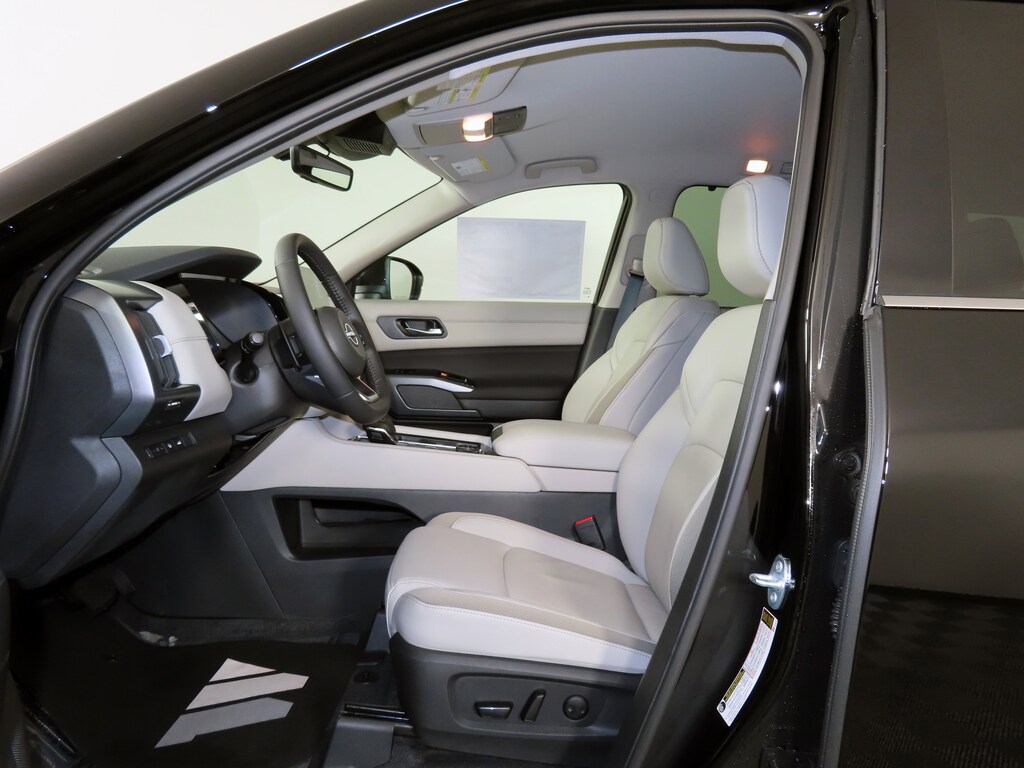 New 2025 Nissan Pathfinder SL SUV