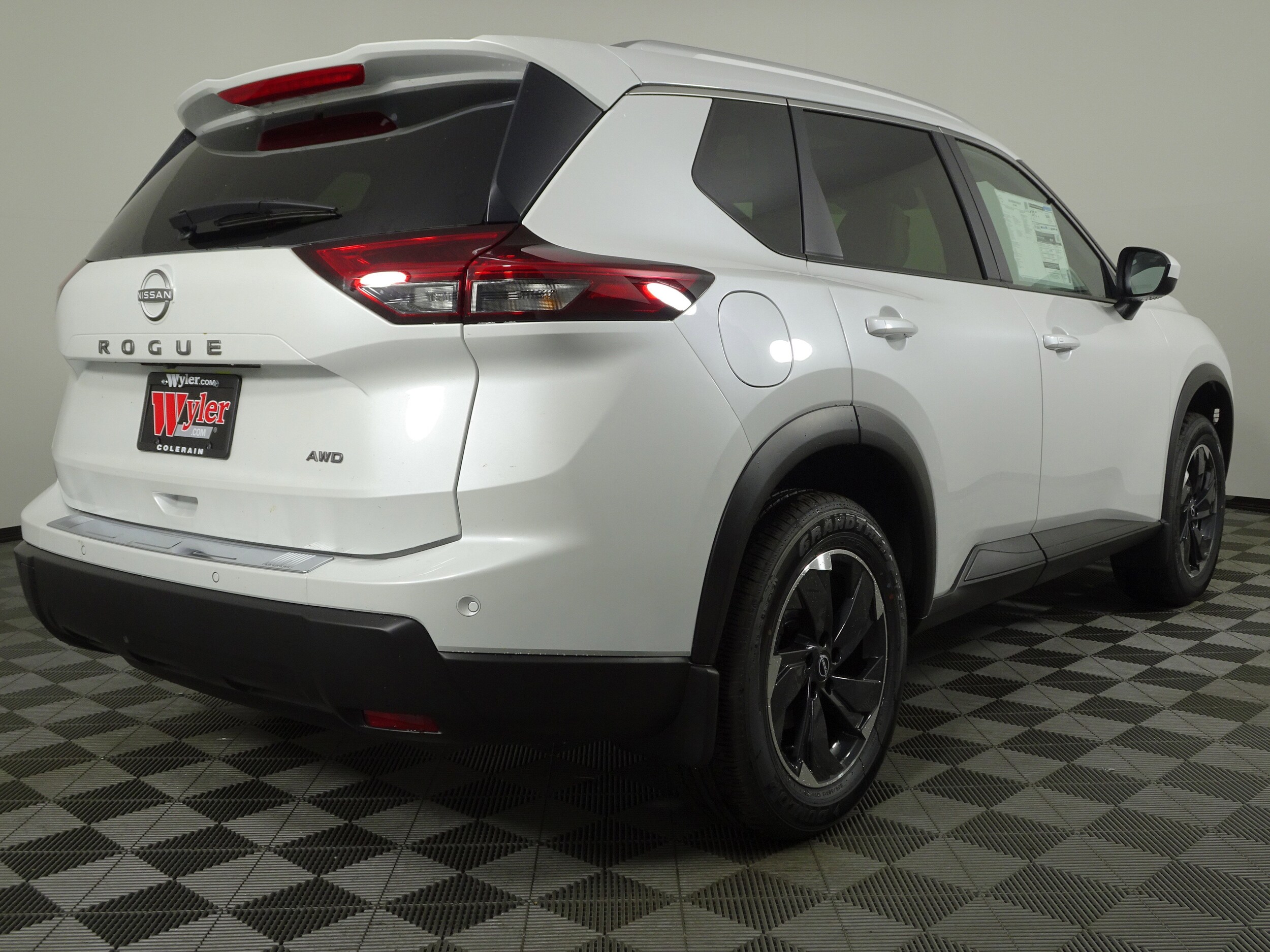2026 Nissan Rogue SV photo 3