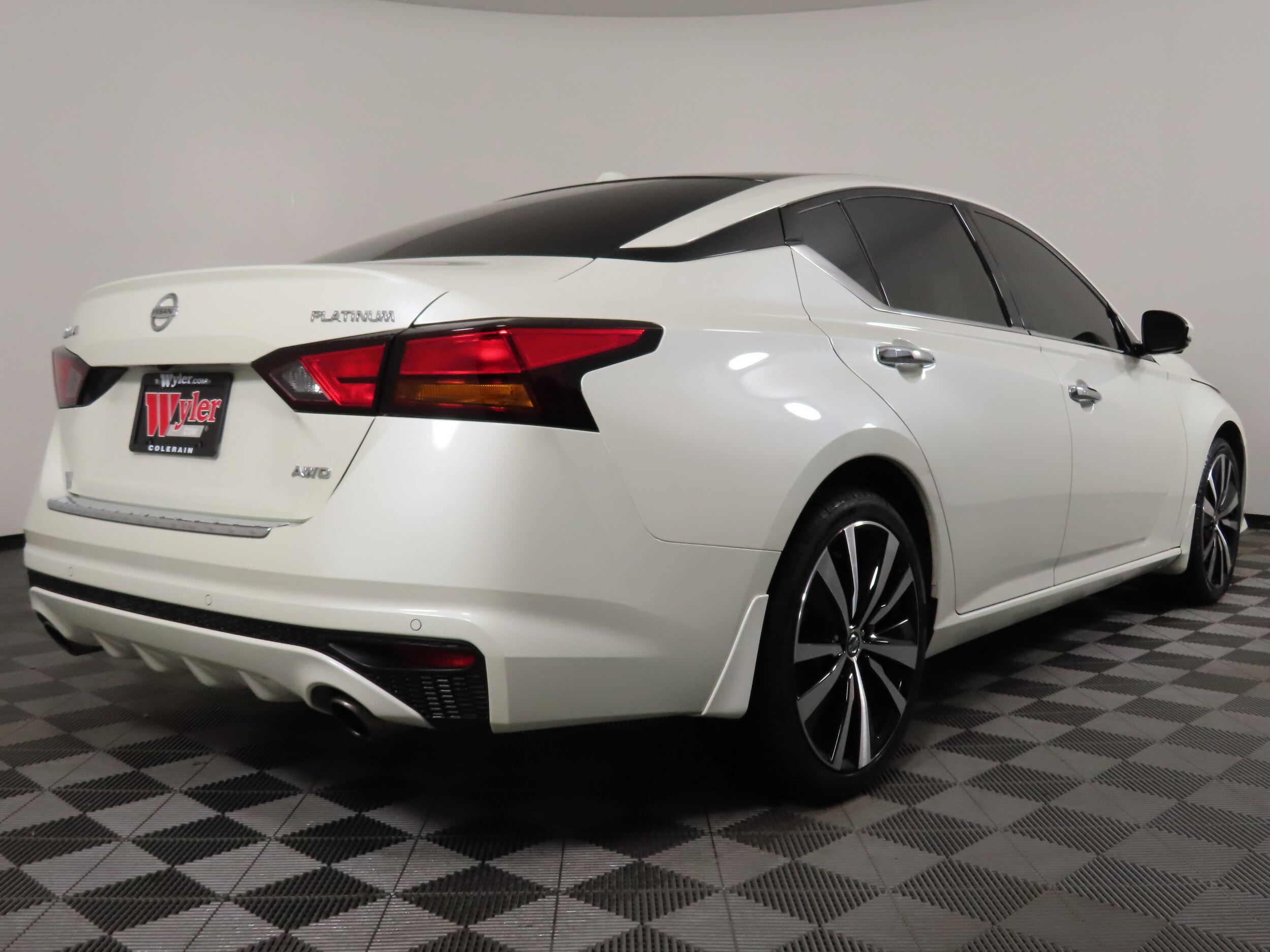 2019 Nissan Altima 2.5 Platinum photo 2