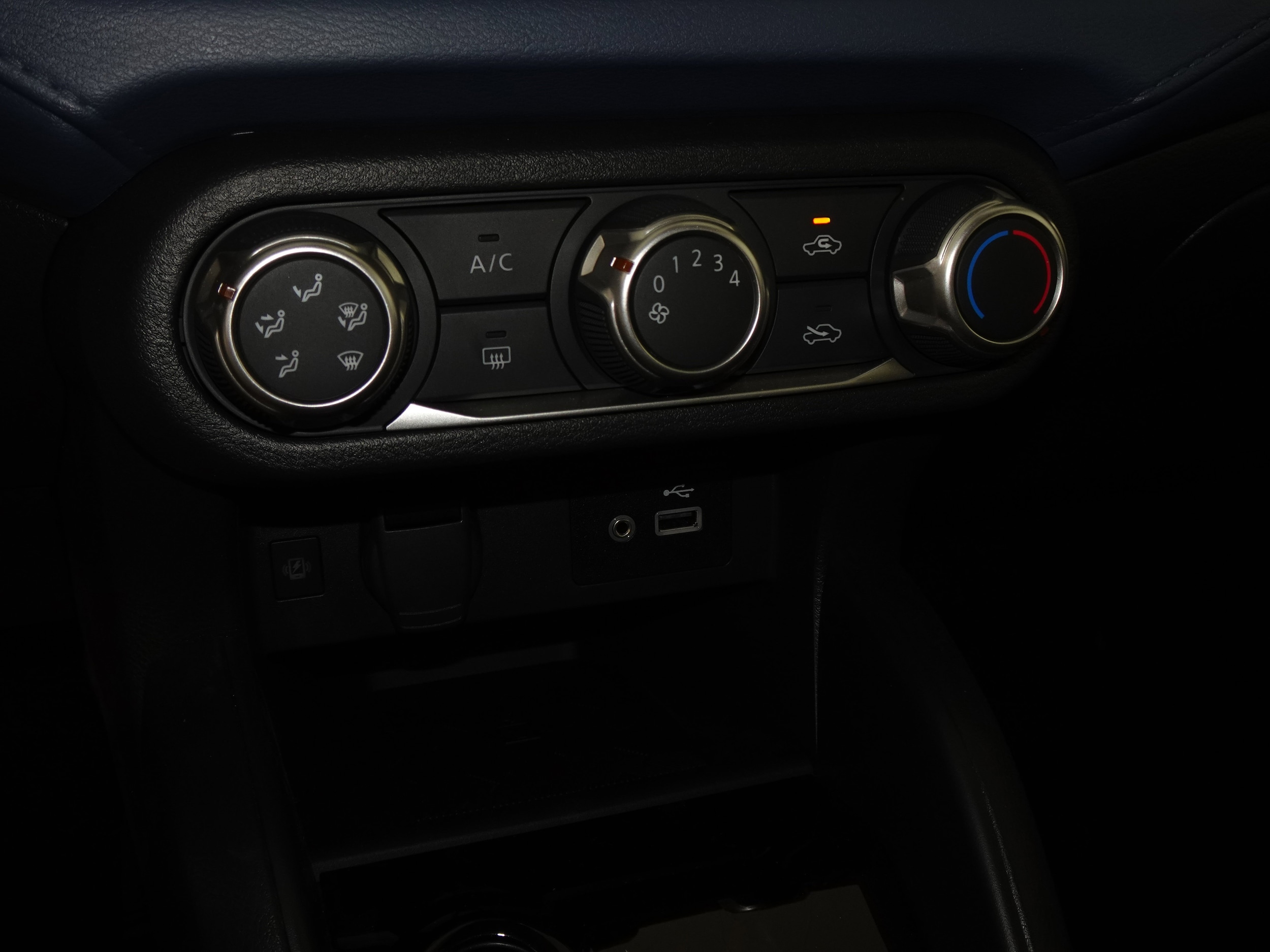 2025 Nissan Versa Sedan SV - Photo 25