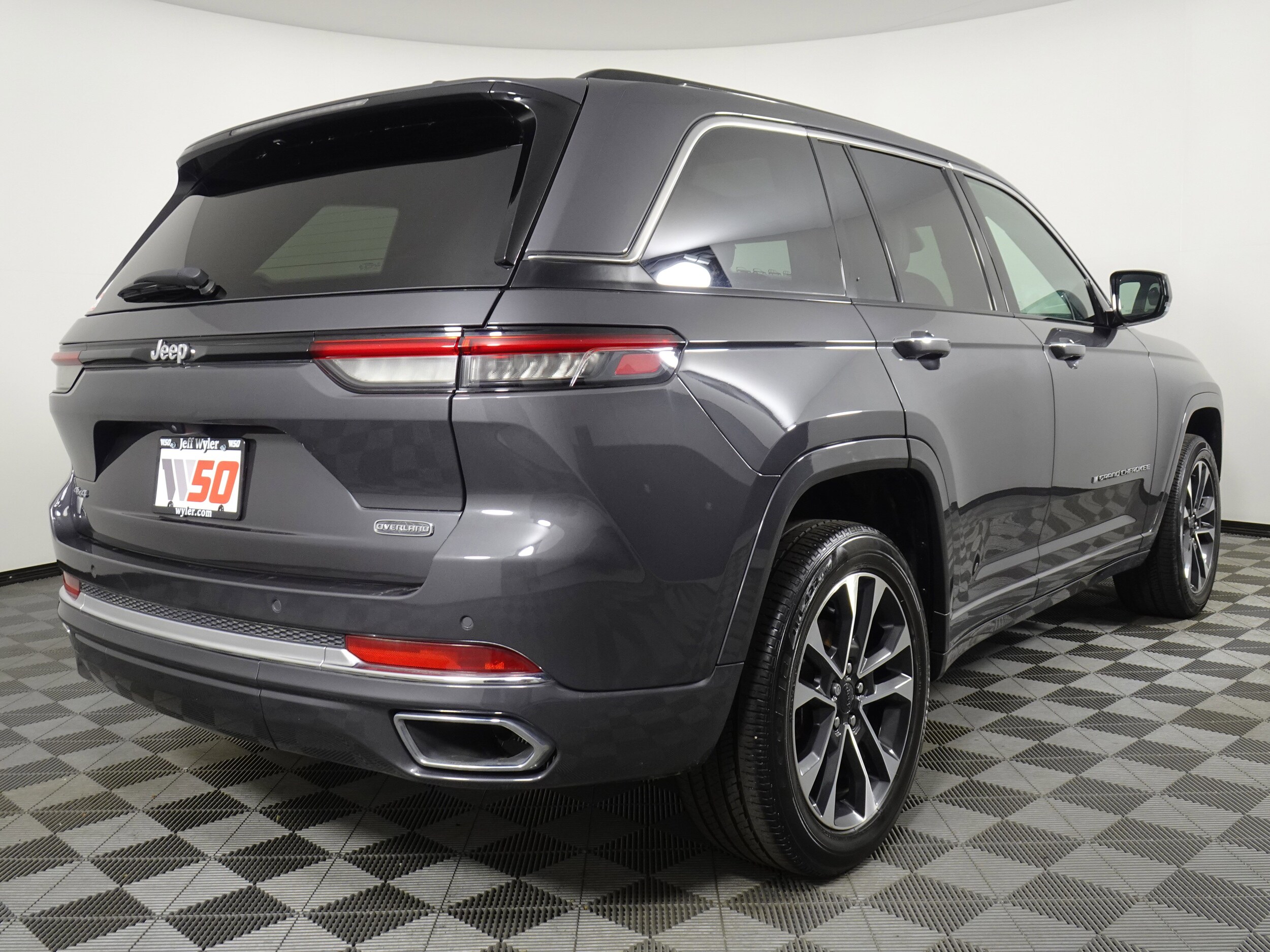 2022 Jeep Grand Cherokee Overland photo 3