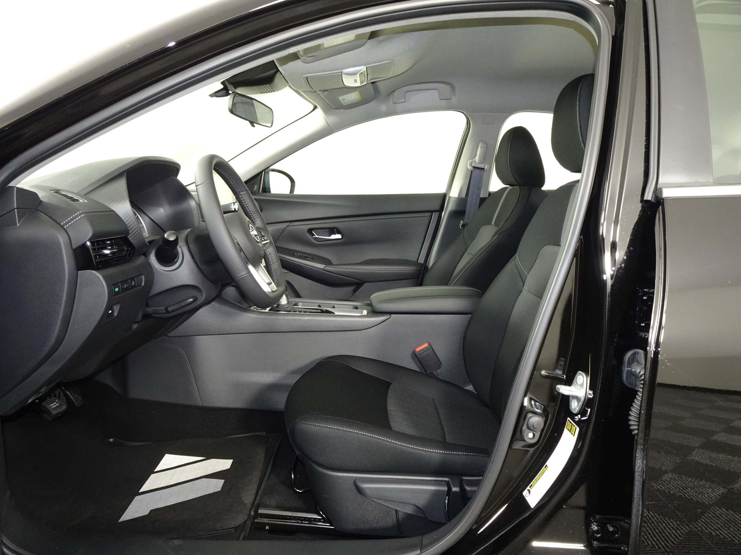 2025 Nissan Sentra SV photo 4