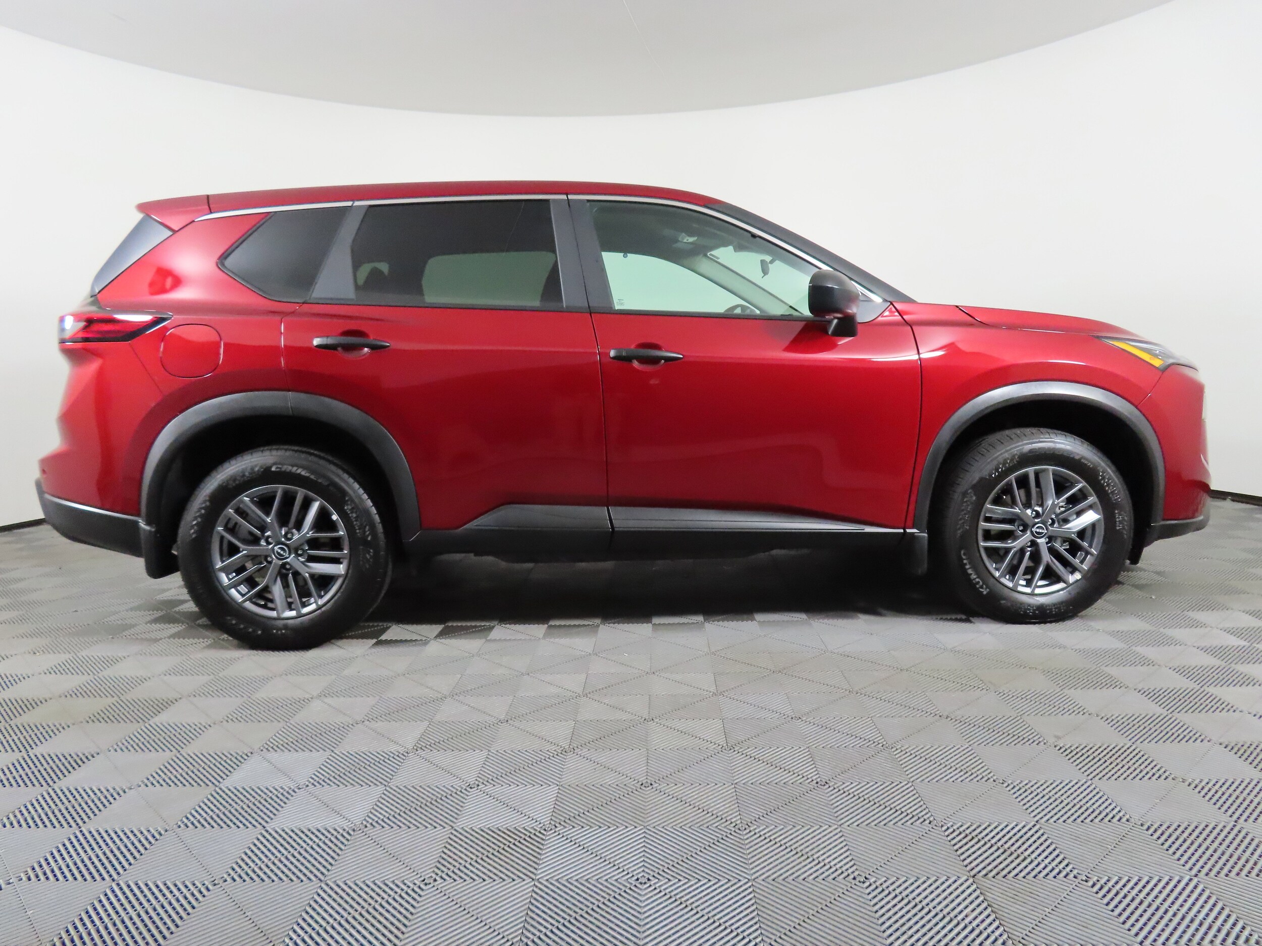 2025 Nissan Rogue S photo 2