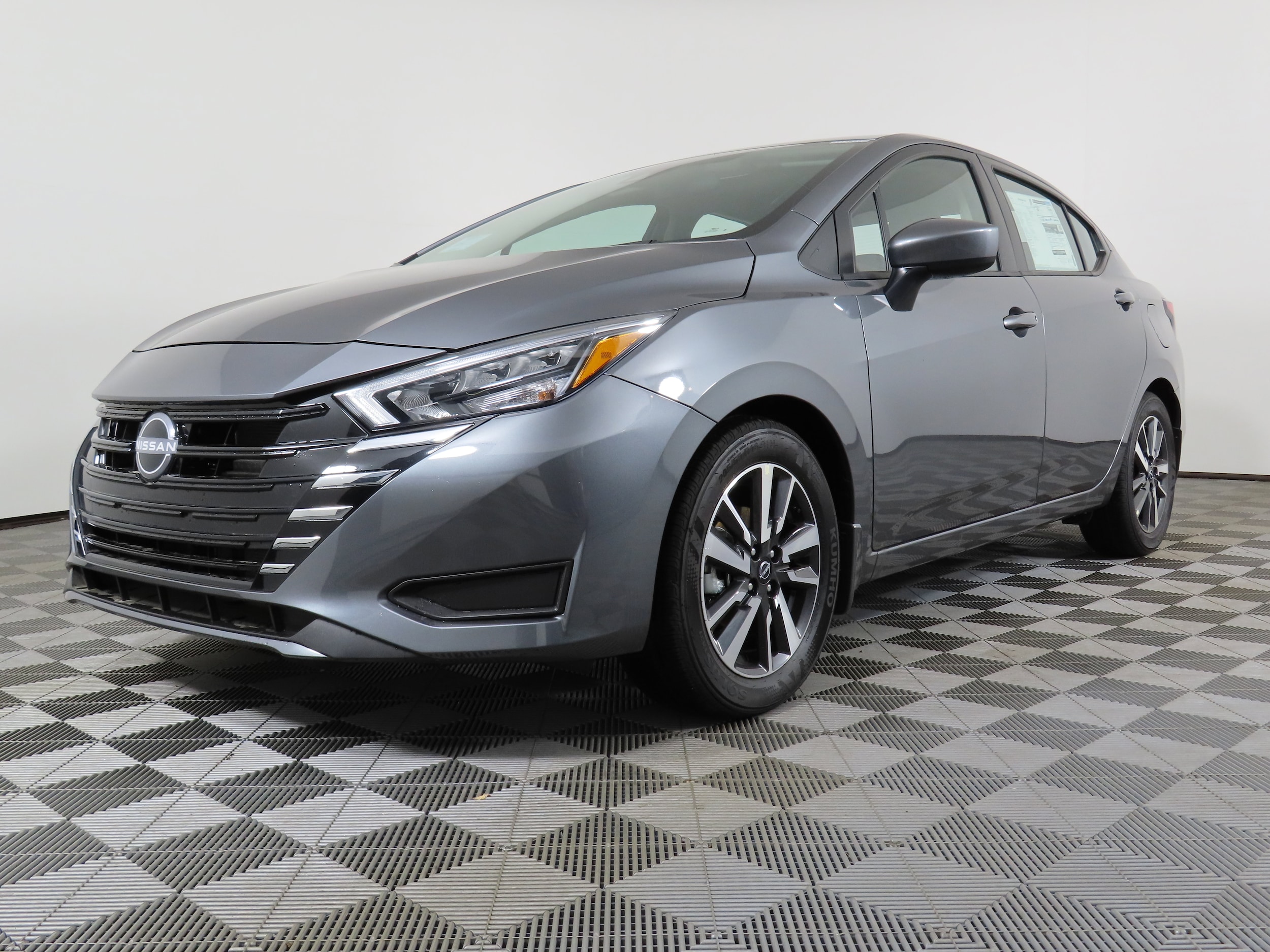 2025 Nissan Versa Sedan SV - Photo 14