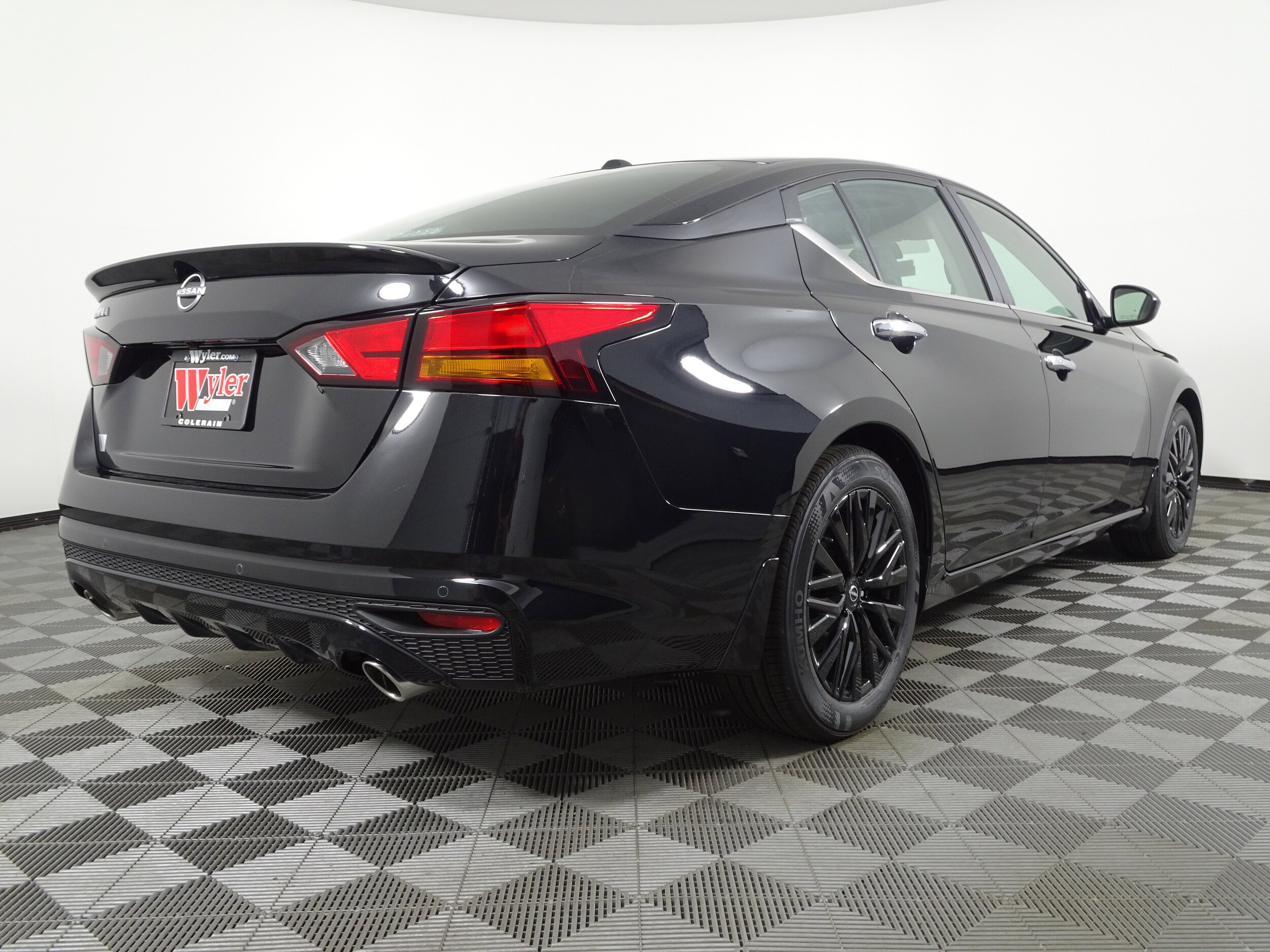 2025 Nissan Altima SV photo 3