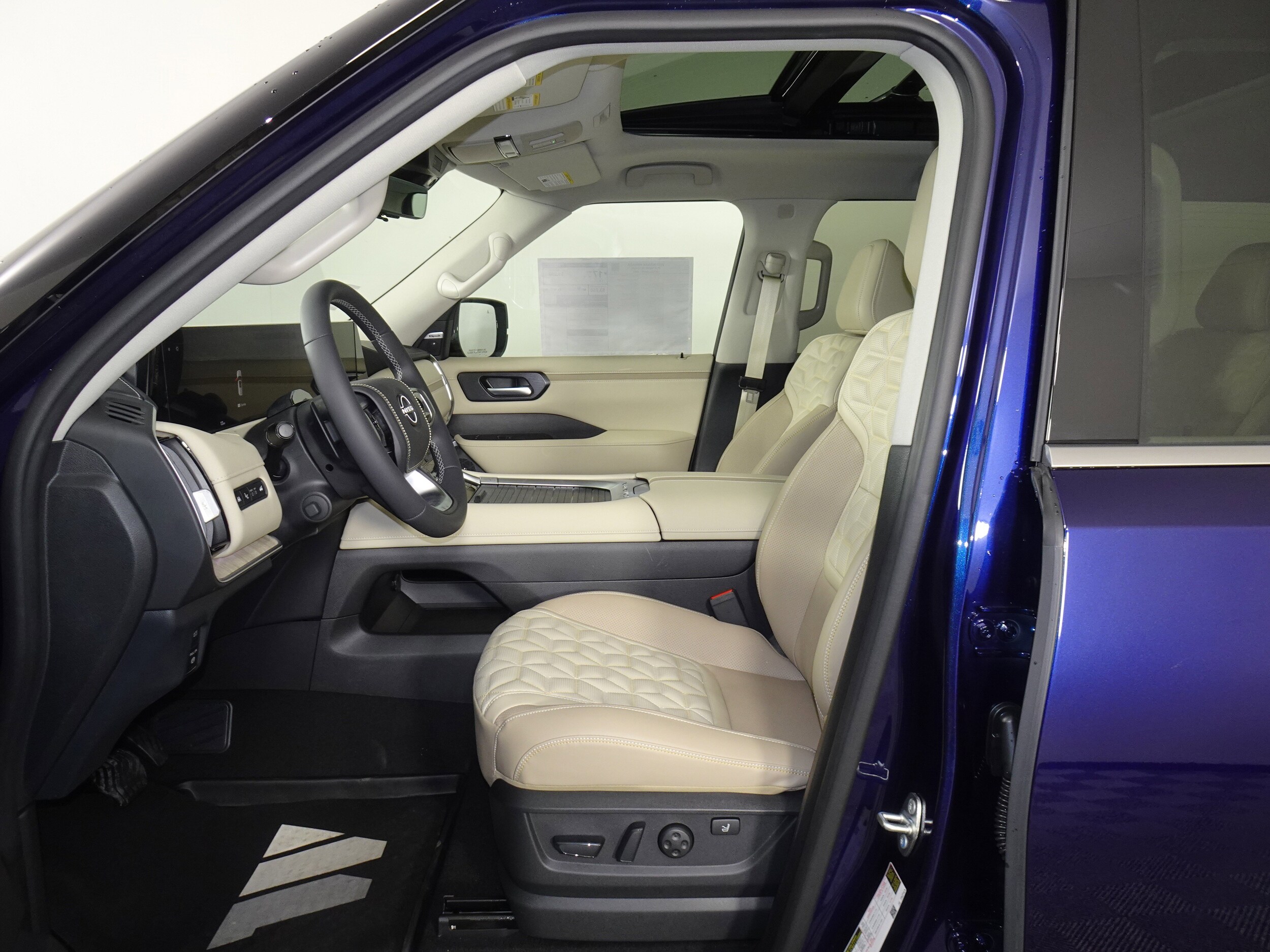 2025 Nissan Armada Platinum Reserve photo 4