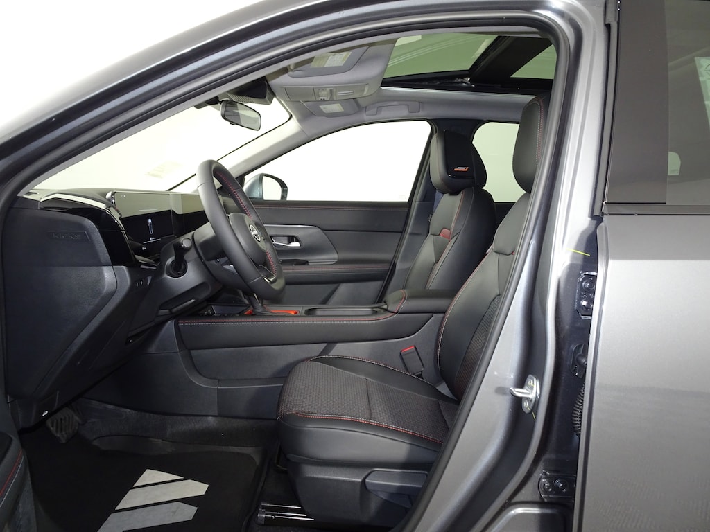 New 2025 Nissan Kicks SR SUV