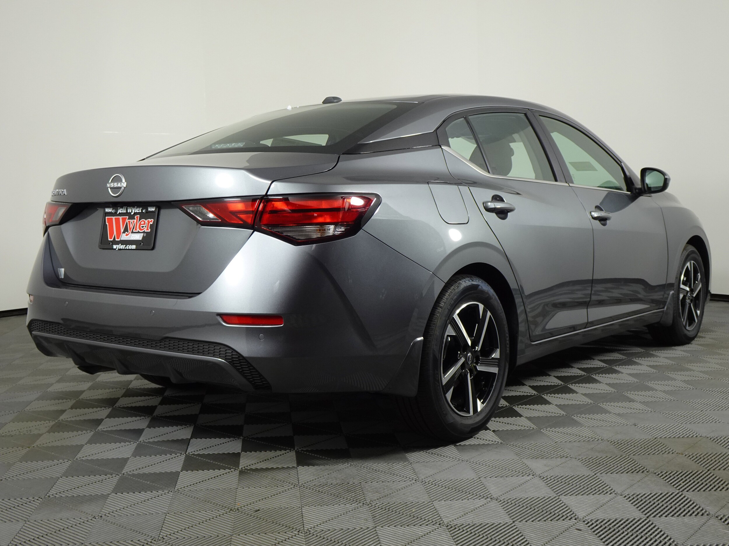 2025 Nissan Sentra SV photo 3