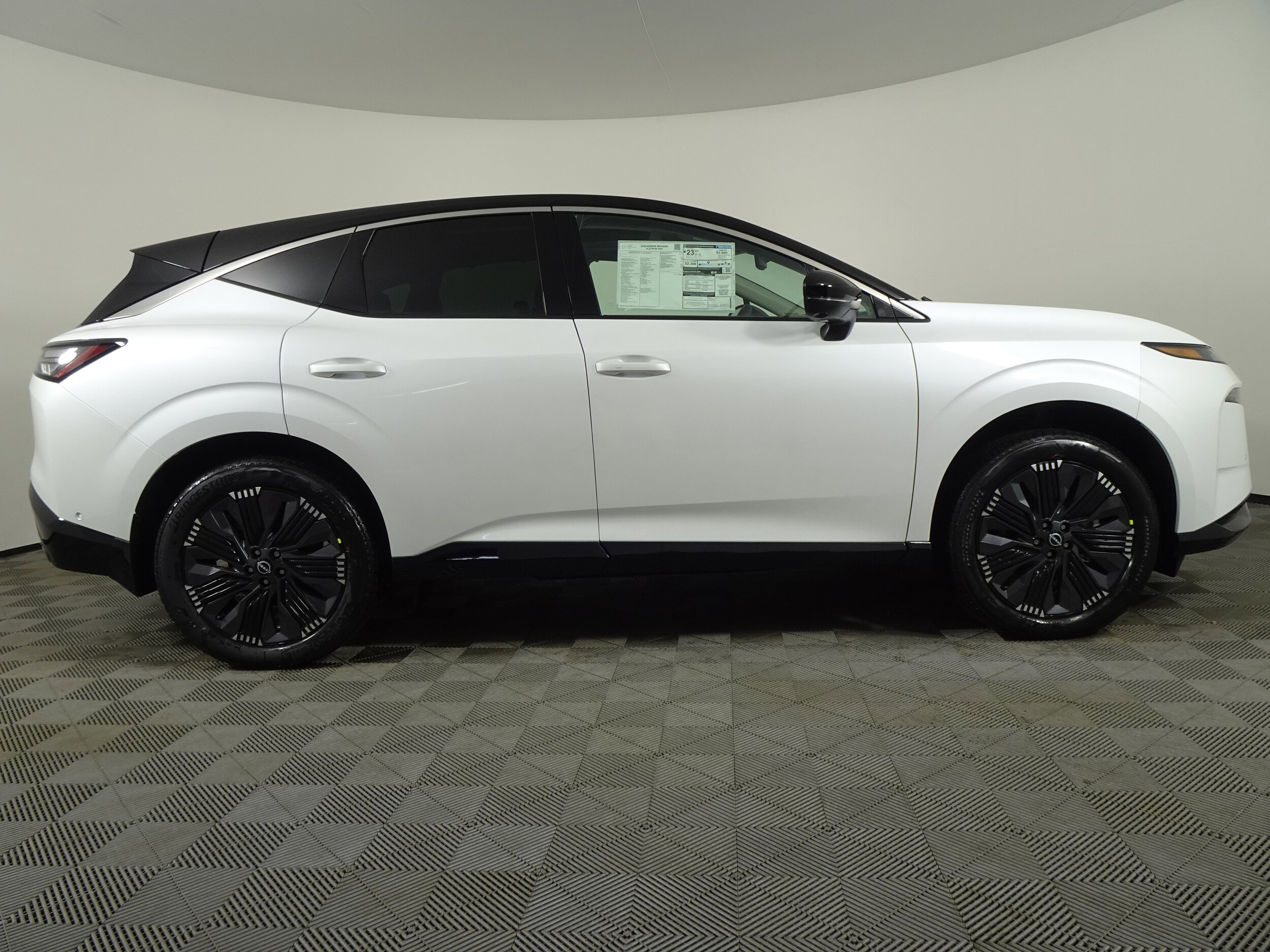 2025 Nissan Murano Platinum photo 2
