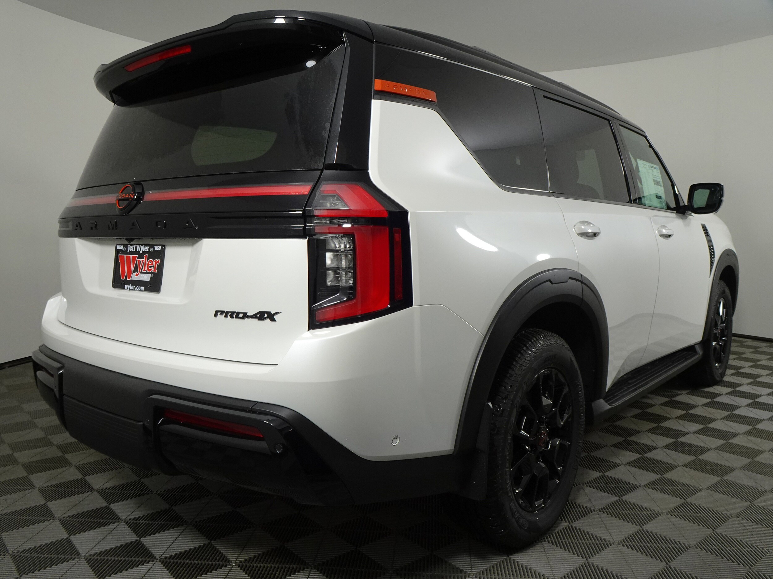 2025 Nissan Armada photo 3