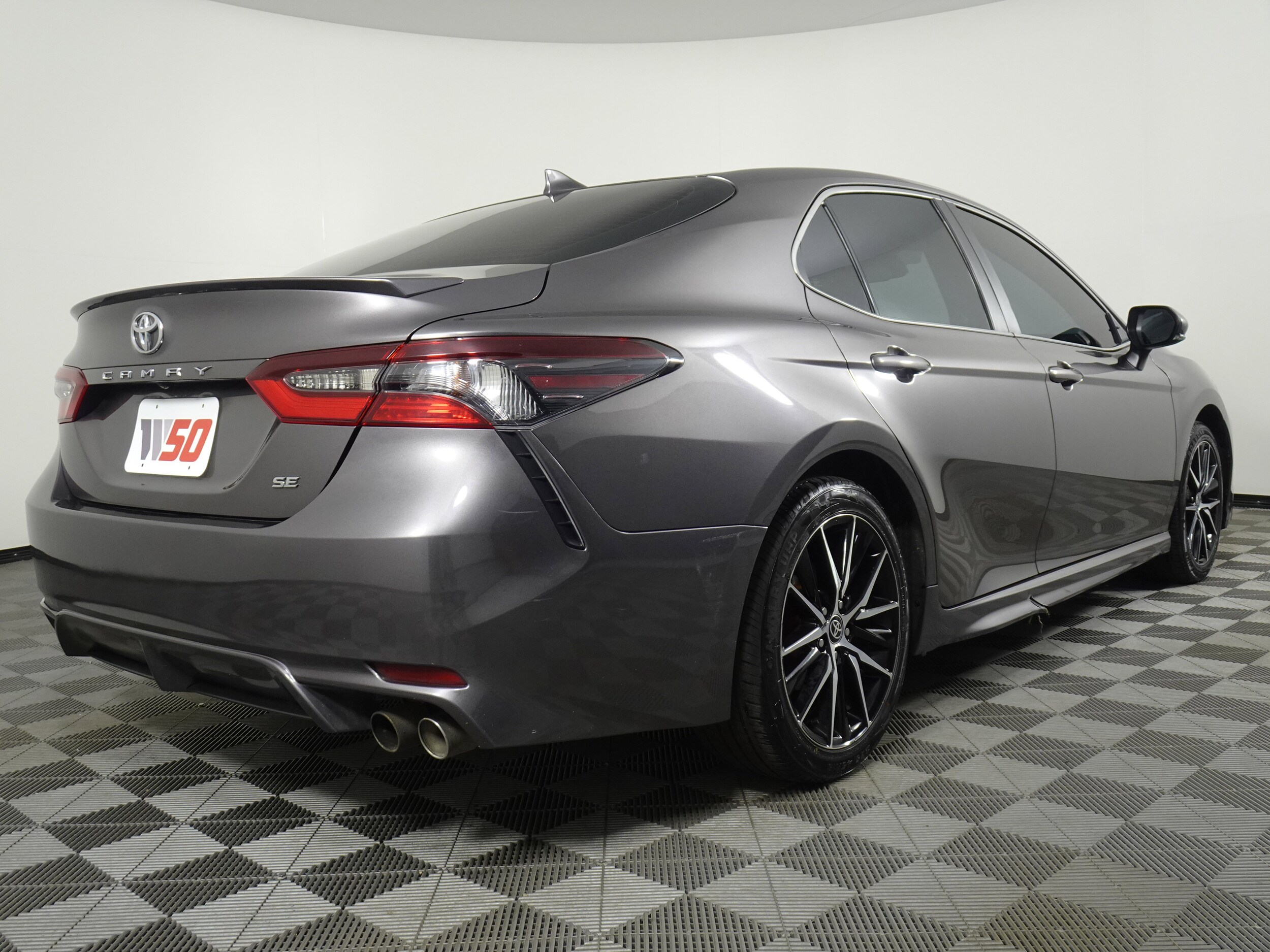 2022 Toyota Camry SE photo 2