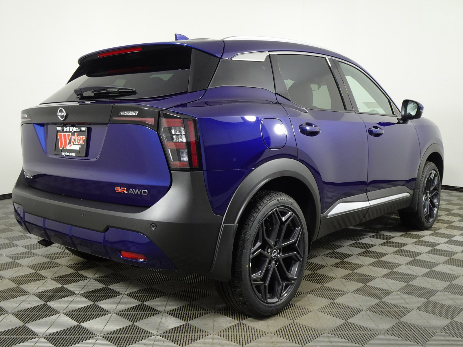 2025 Nissan Kicks SR photo 3