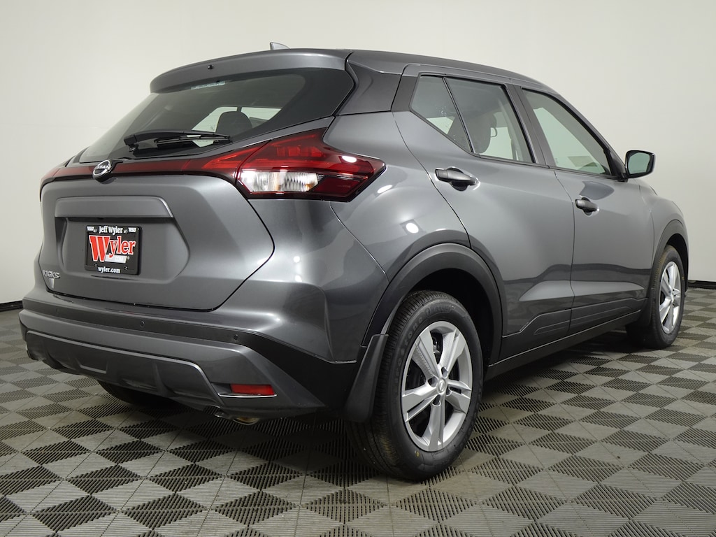 New 2025 Nissan Kicks Play S SUV