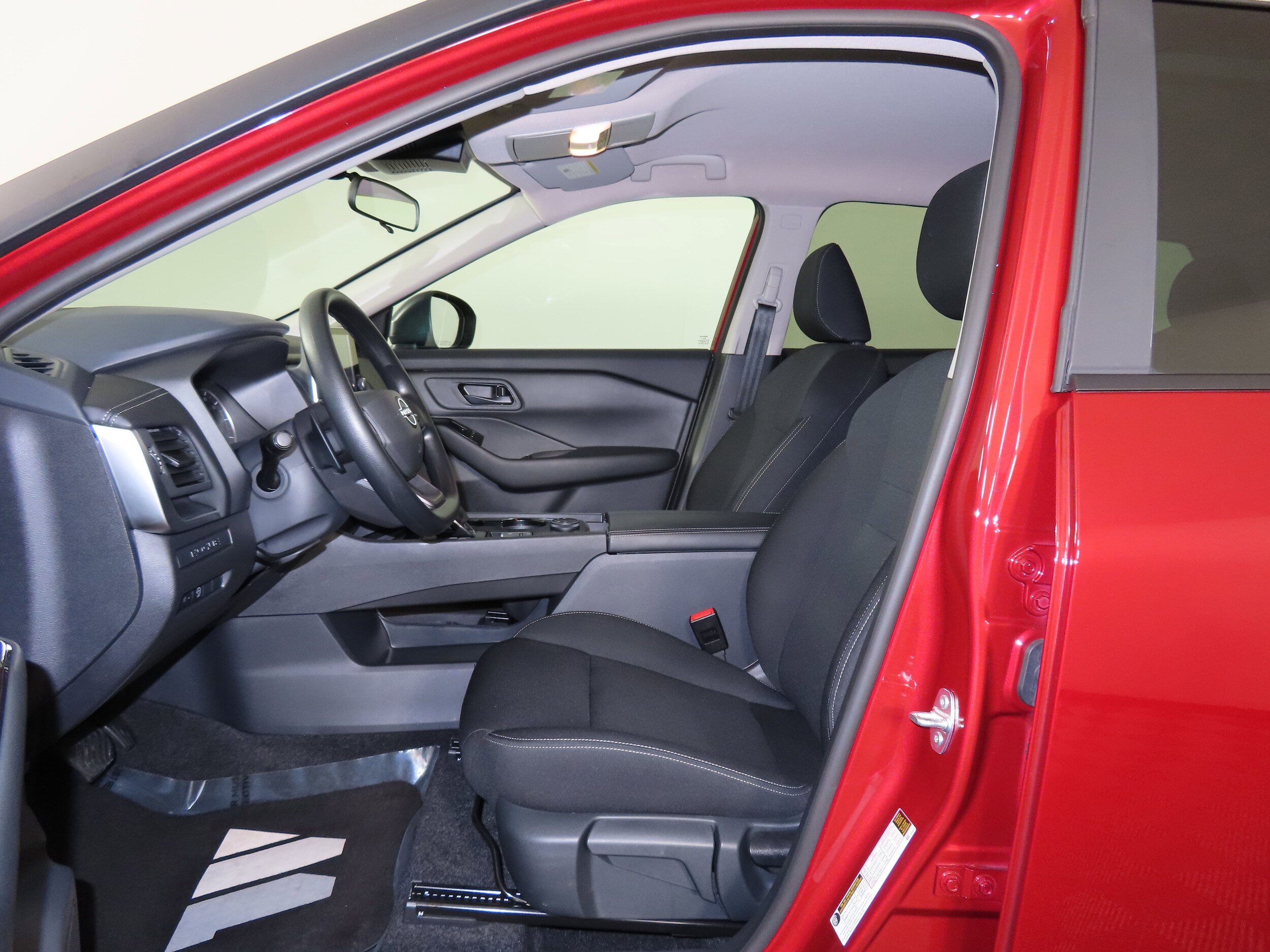 2025 Nissan Rogue S photo 4