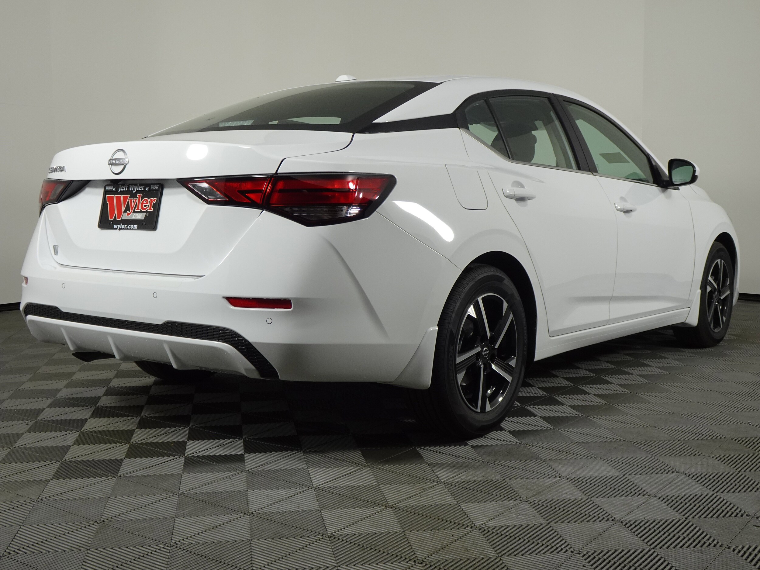 2025 Nissan Sentra SV photo 3