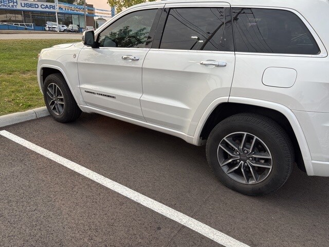 2019 Jeep Grand Cherokee Overland photo 3