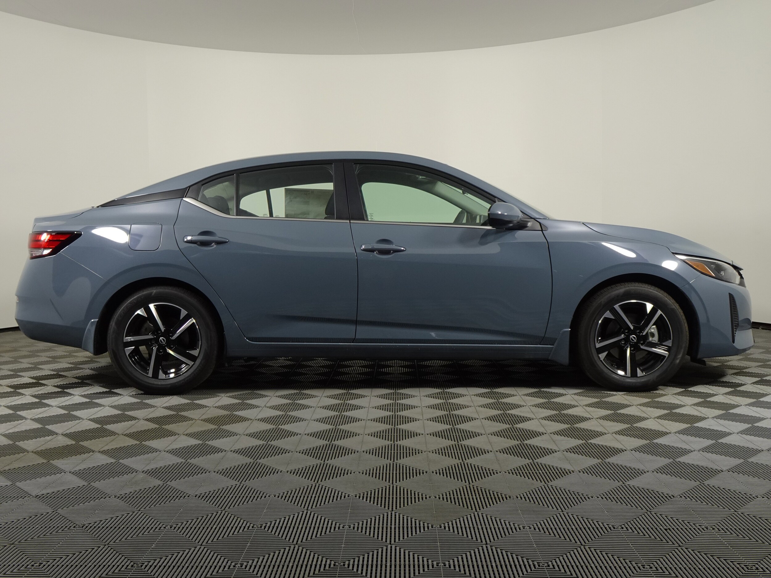 2025 Nissan Sentra SV photo 2