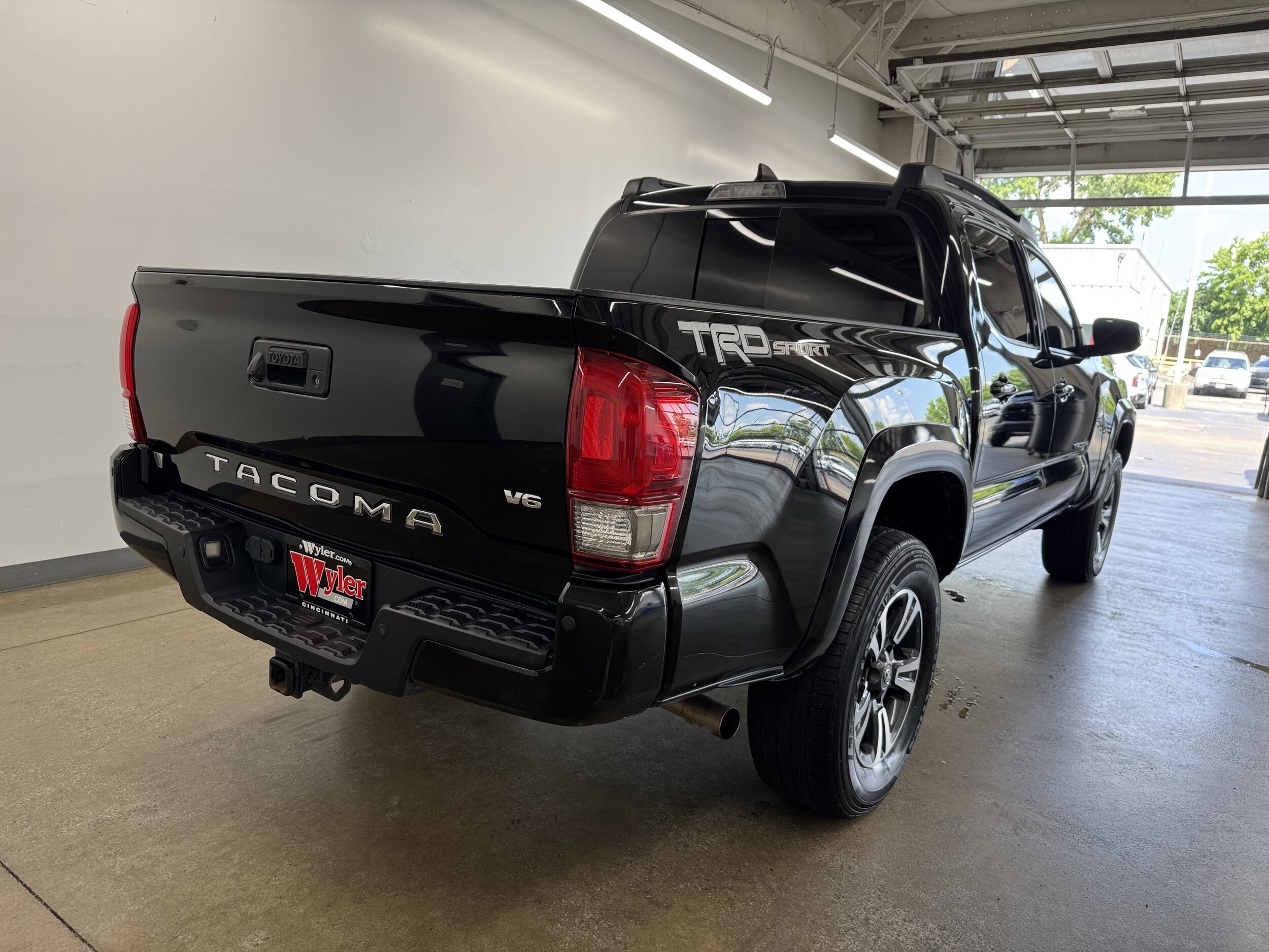 2017 Toyota Tacoma TRD Sport photo 2
