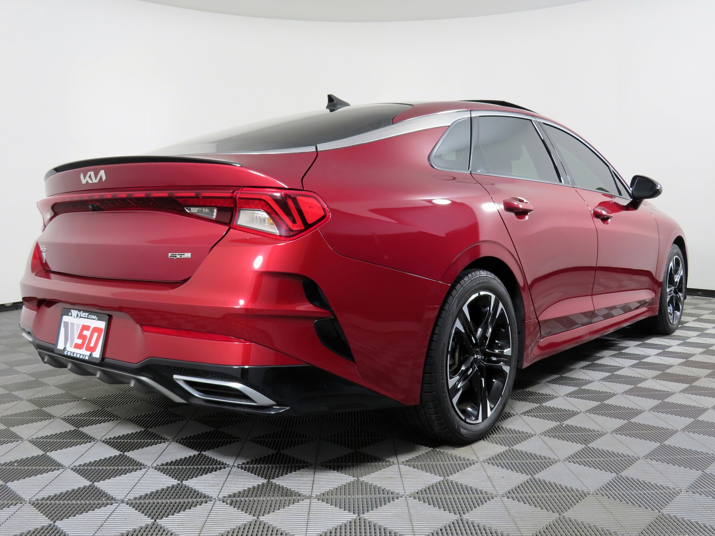 2024 Kia K5 GT-Line photo 3